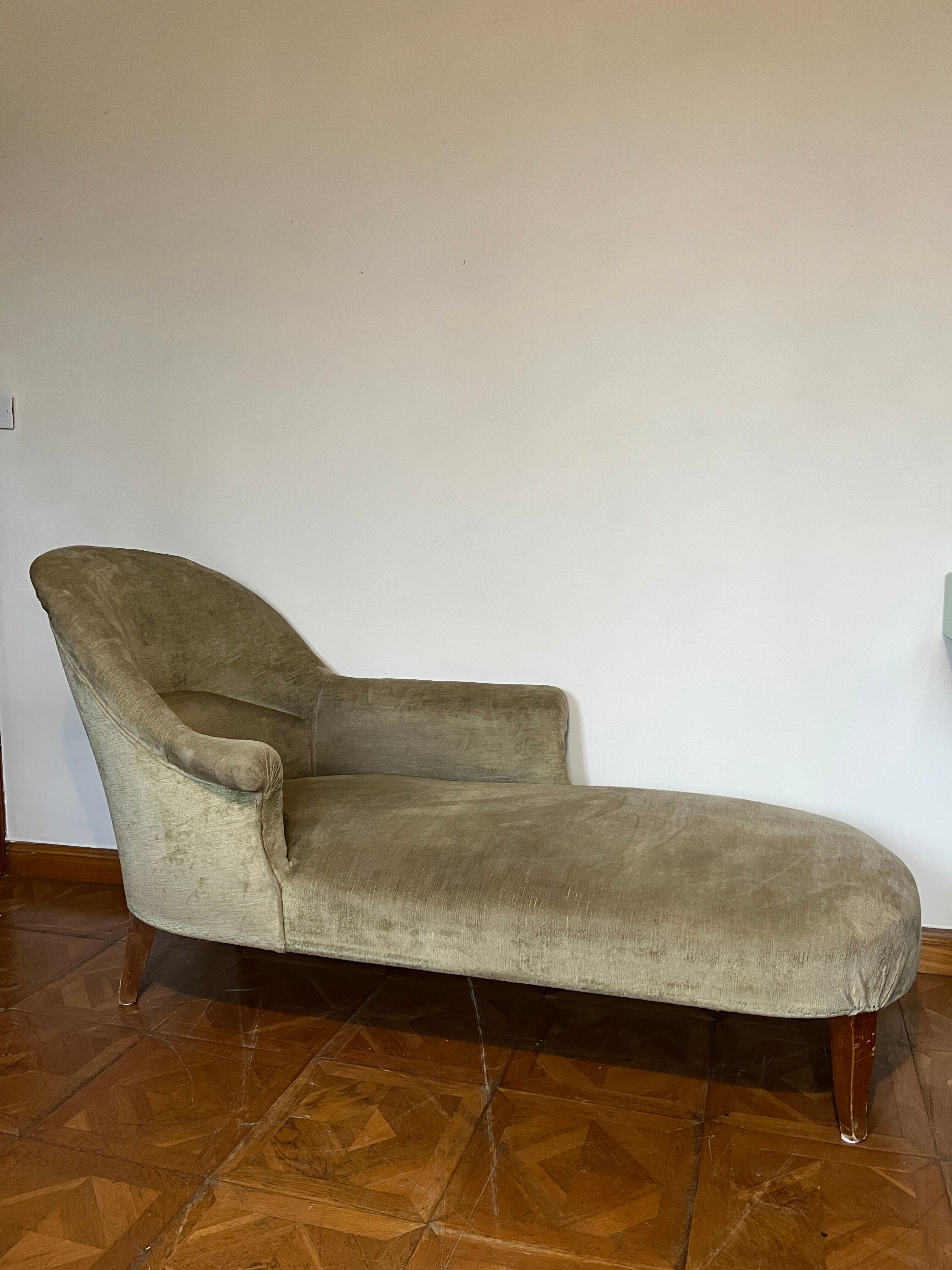 Old water-green meridian