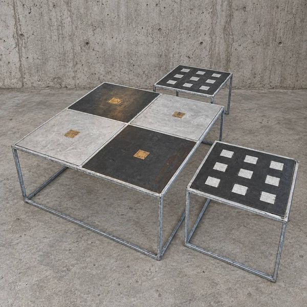 Ensemble de trois tables d'appoint / tables basses industrielles / brutalistes / années 1990