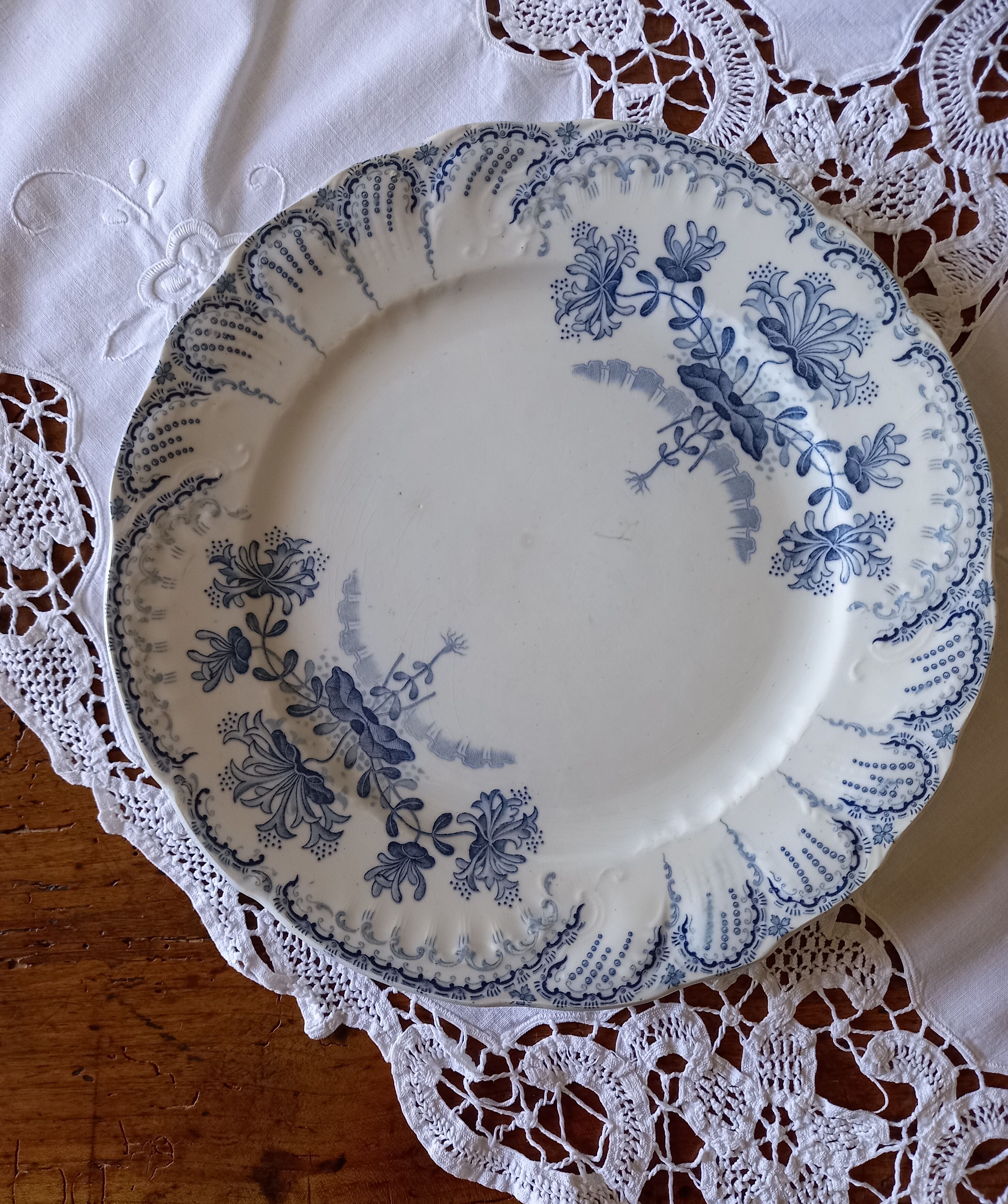 Pair of flat plates Terre de Fer "Régence" Saint-Amand & Hamage