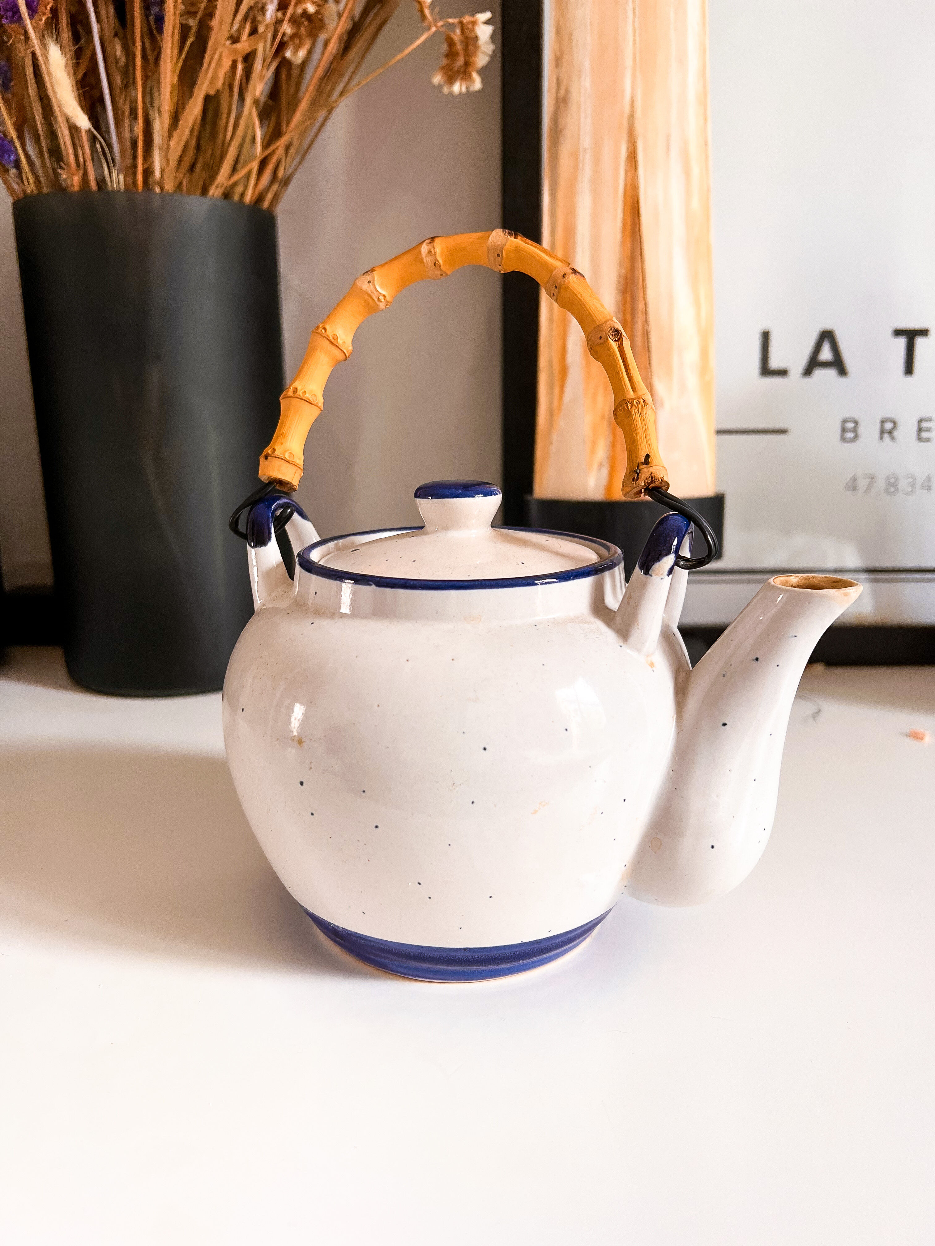 Teapot in sandstone and rose handle