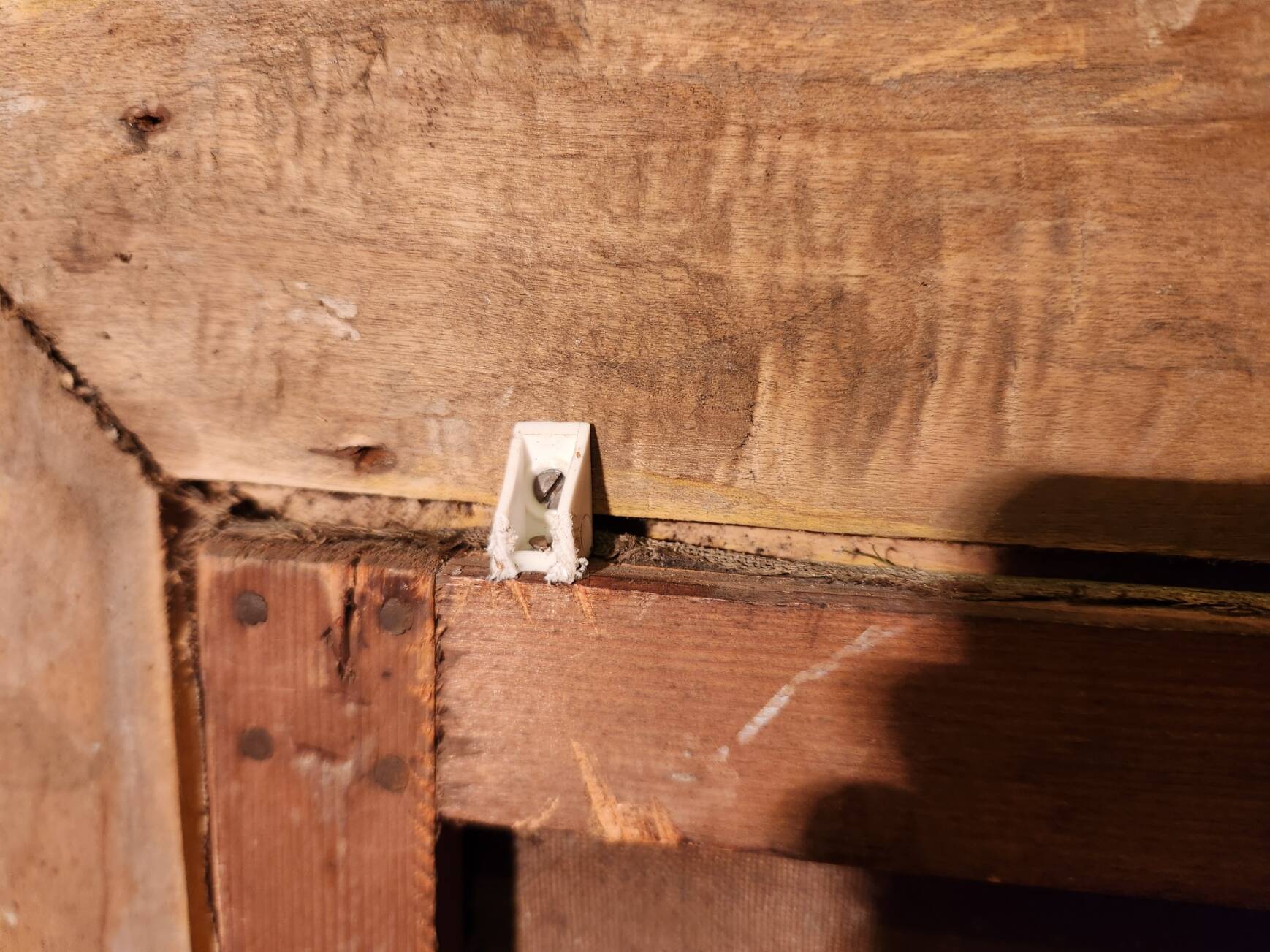 Old painting Oil on canvas Animated lake landscape signed Henry