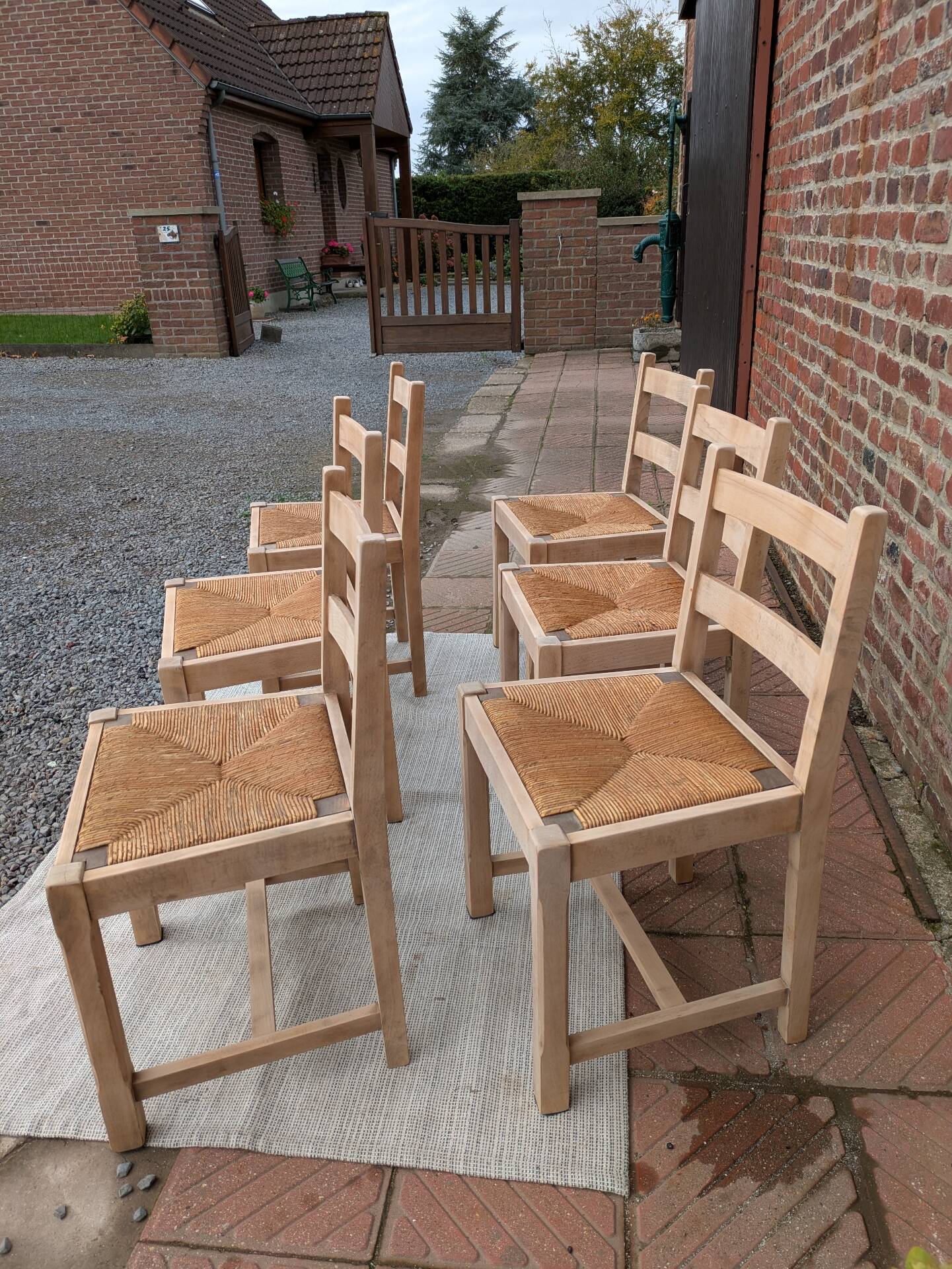 Set of 6 straw chairs