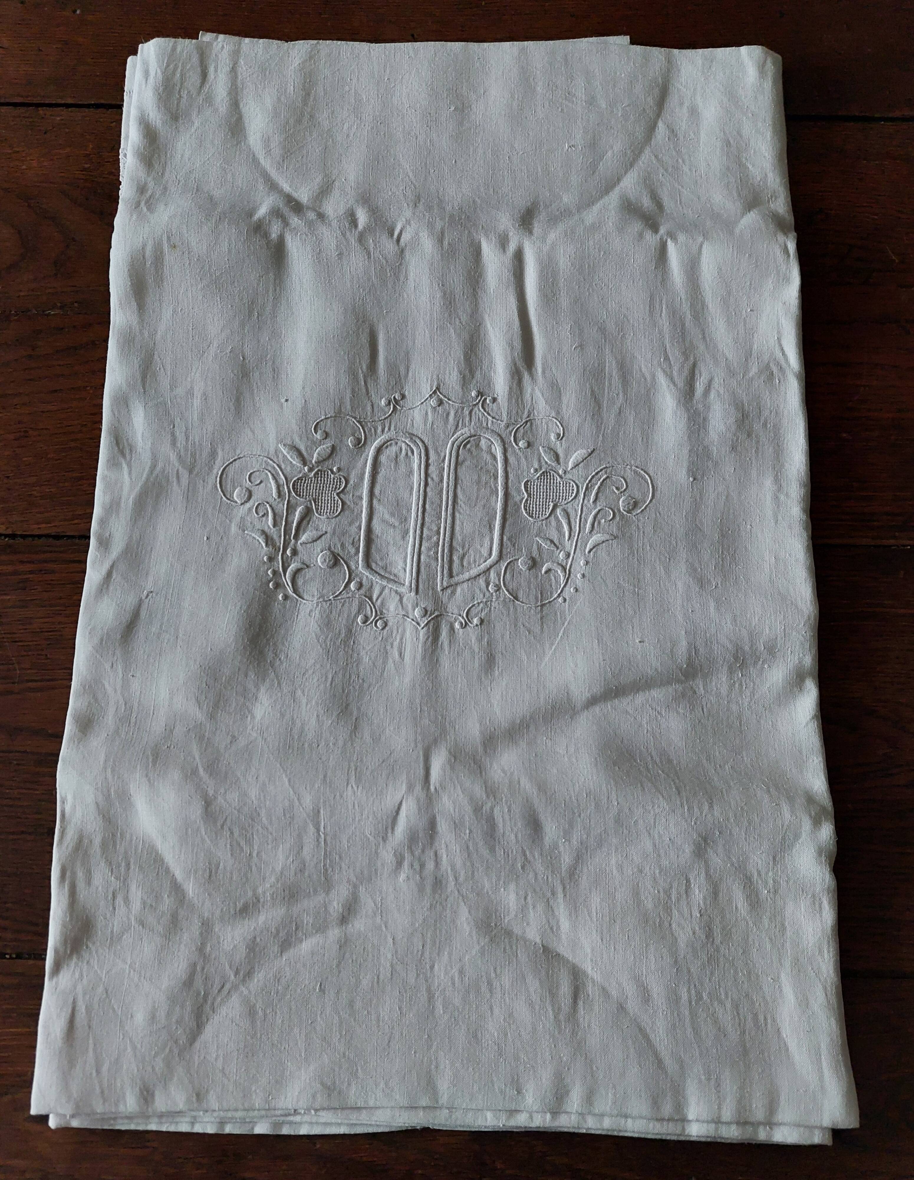 Nappe ancienne lin brodé 175 X 175 cm