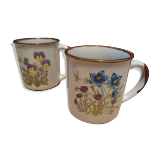 Lot de 2 mugs en grès motif floral