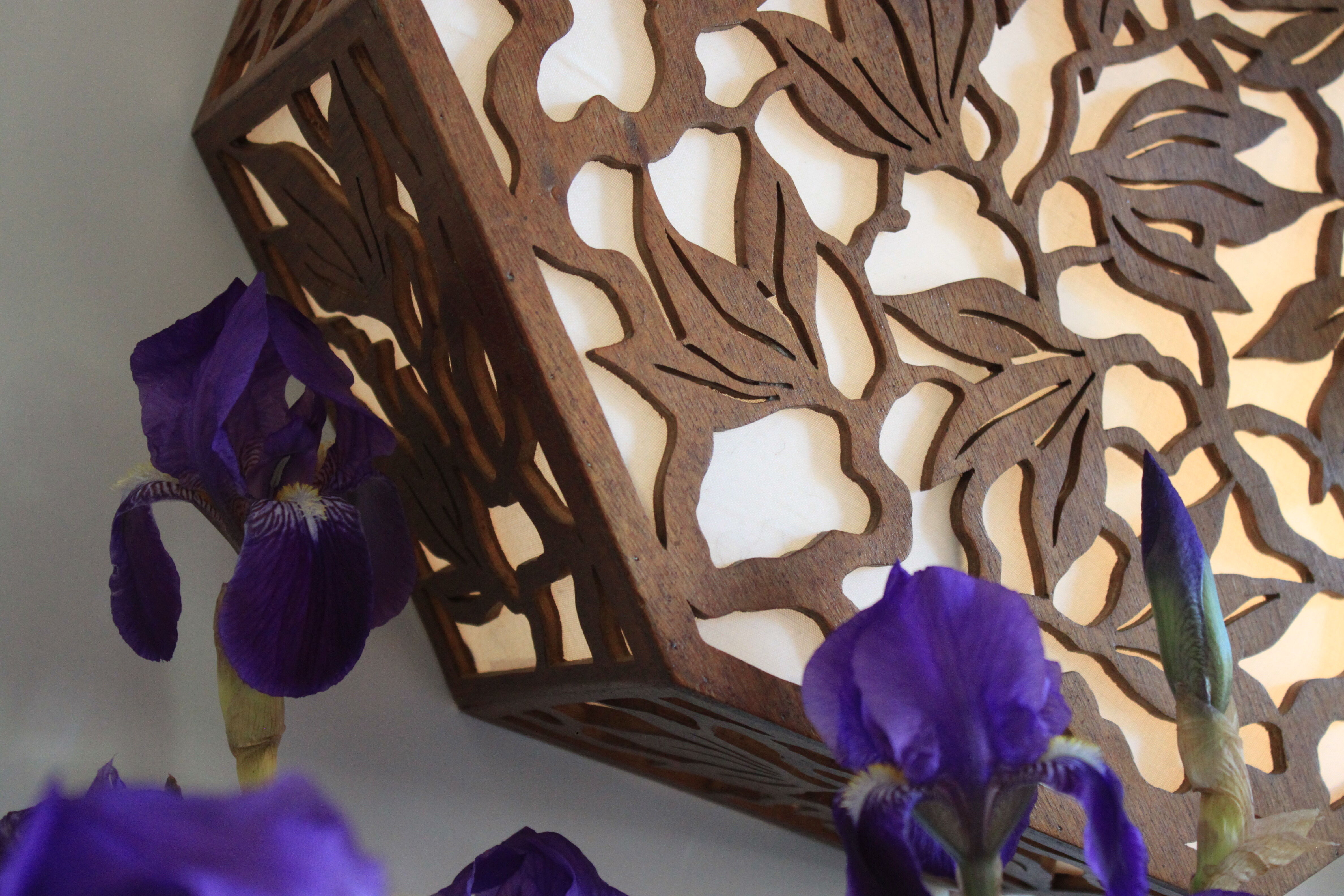 Wall lamp, suspension of the 20s in openwork wood, folk art