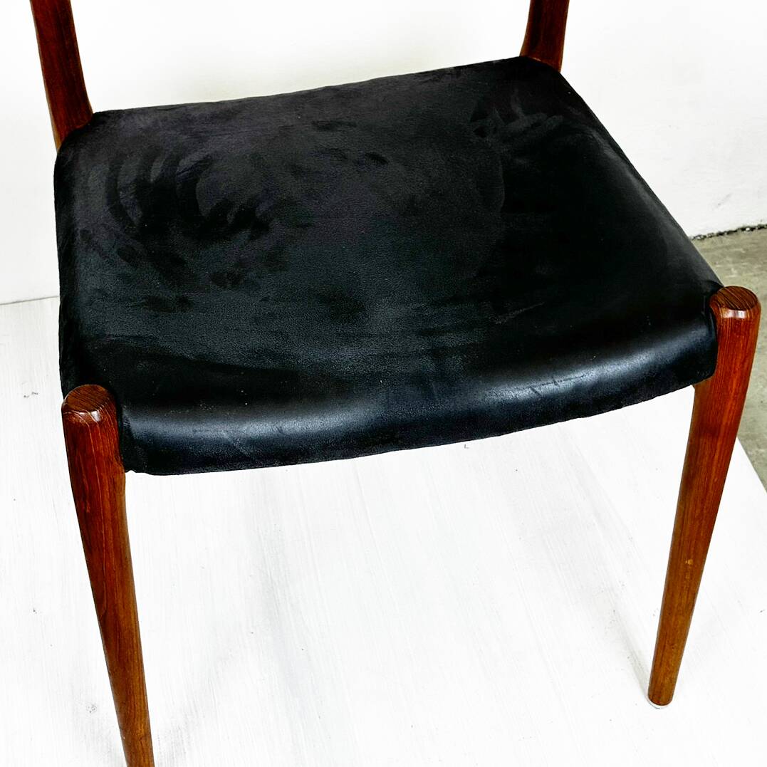 A beautiful pair of modern Scandinavian dining chairs in teak, model 75 by Niels Otto Møller.