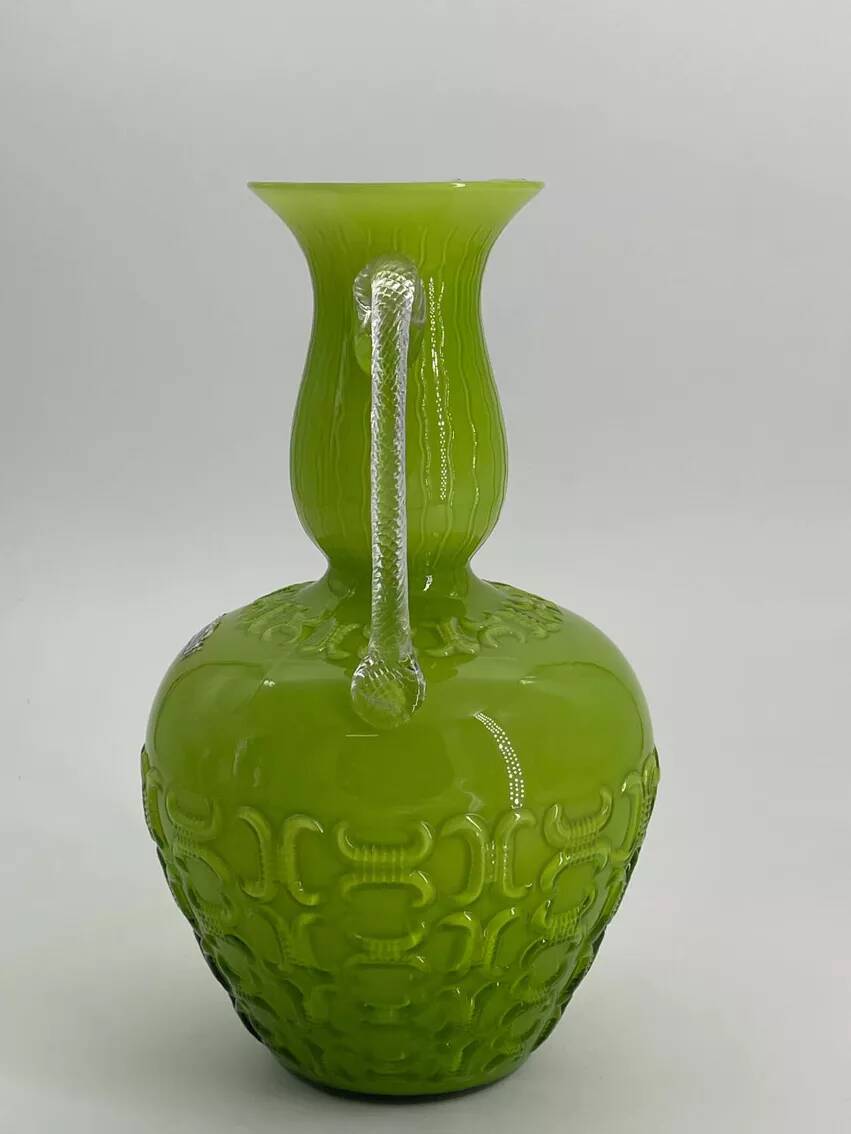 Opaline vase from the 1950s made in Italy by Opalina Fiorantina.