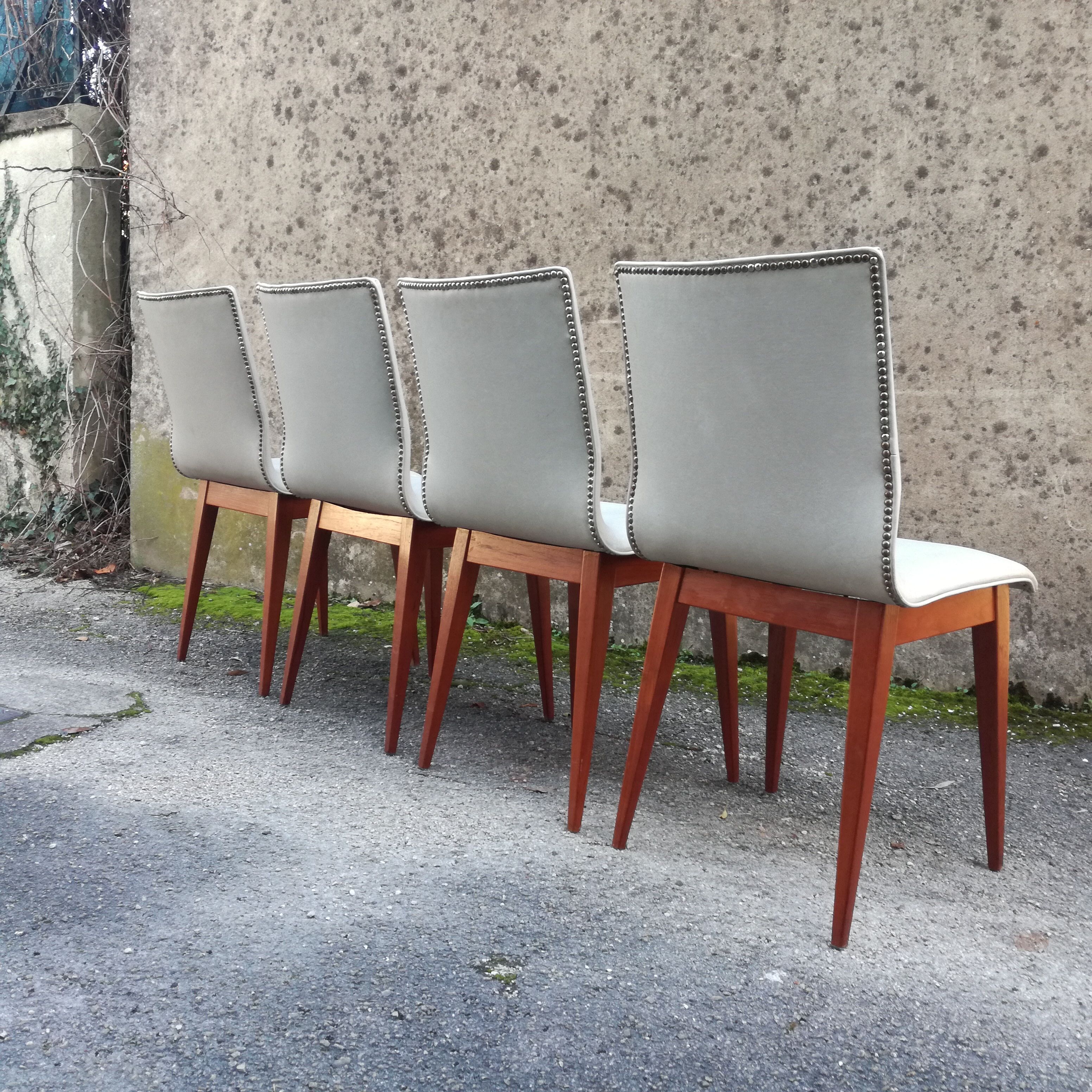 Lot de 4 chaises en simili cuir des années 1950