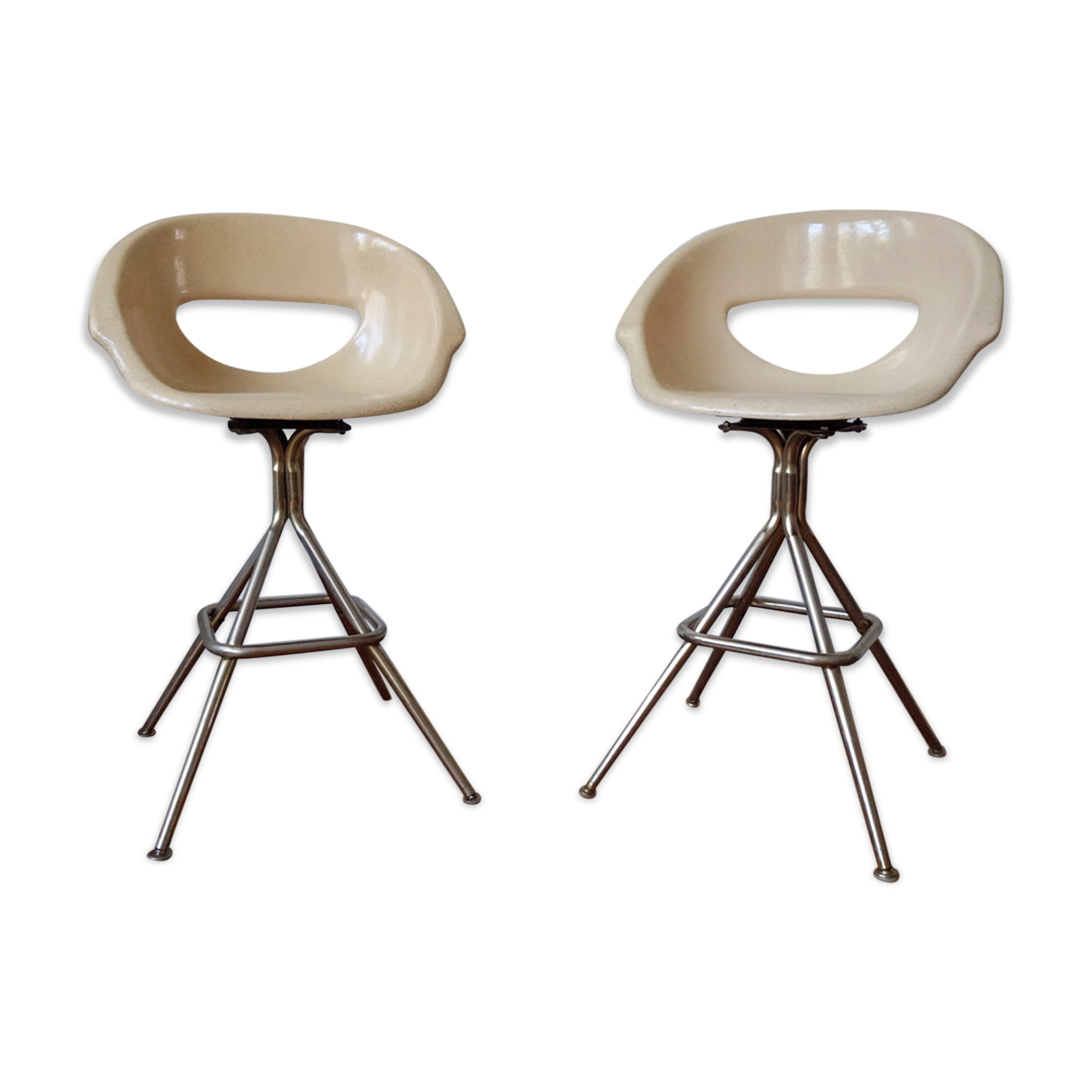 Pair of 2 seats in fiberglass at Joal USA