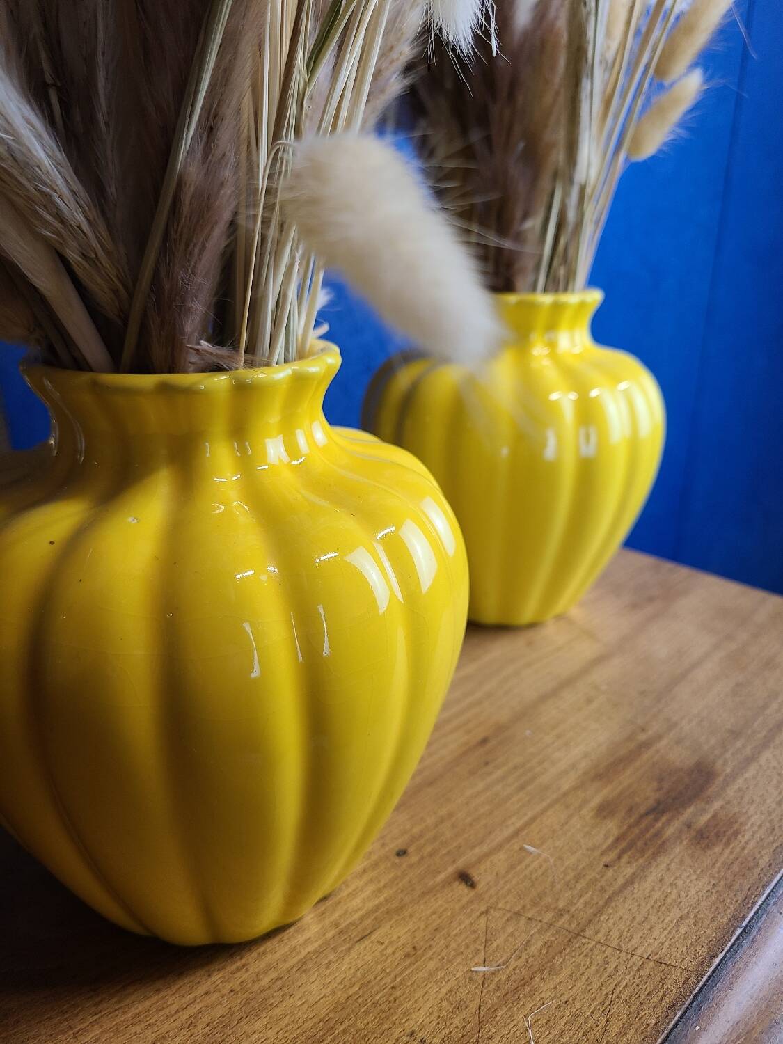 Paire de vase en émail jaune citron