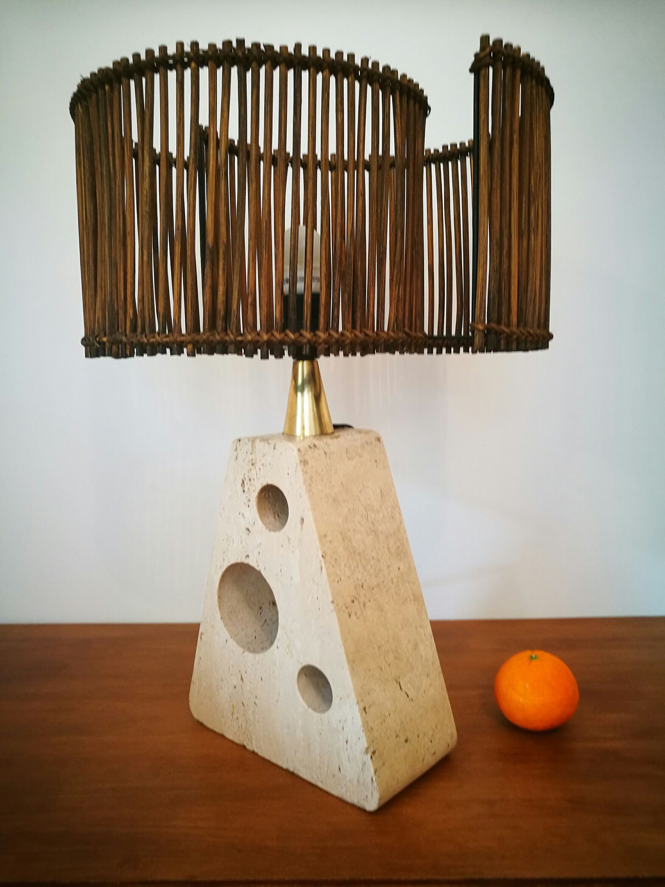 Great lamp sculpture in modernist travertine, brutaliste Italy, 1950, 1960