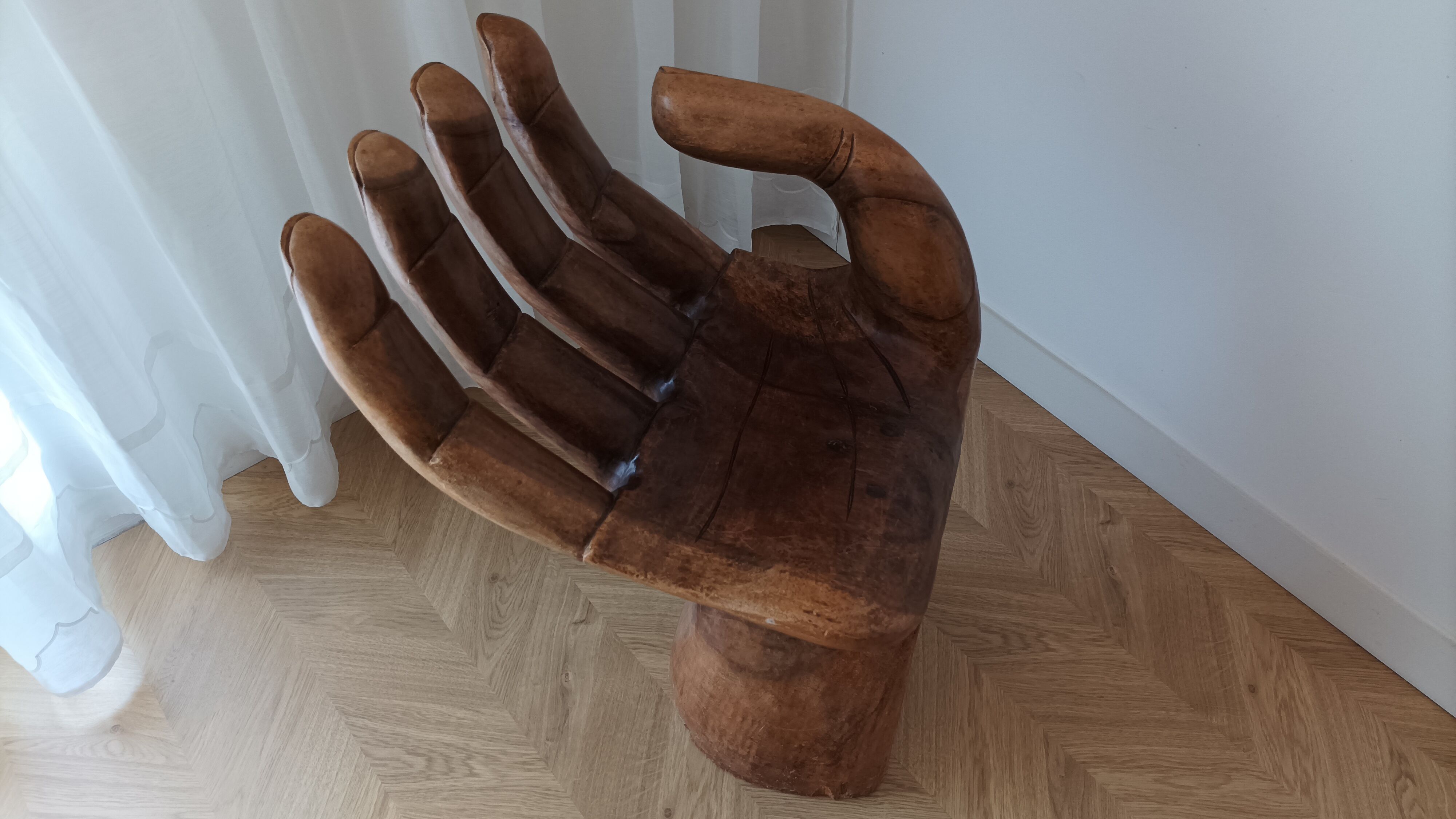 Hand chair