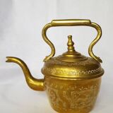 Théière vintage en laiton