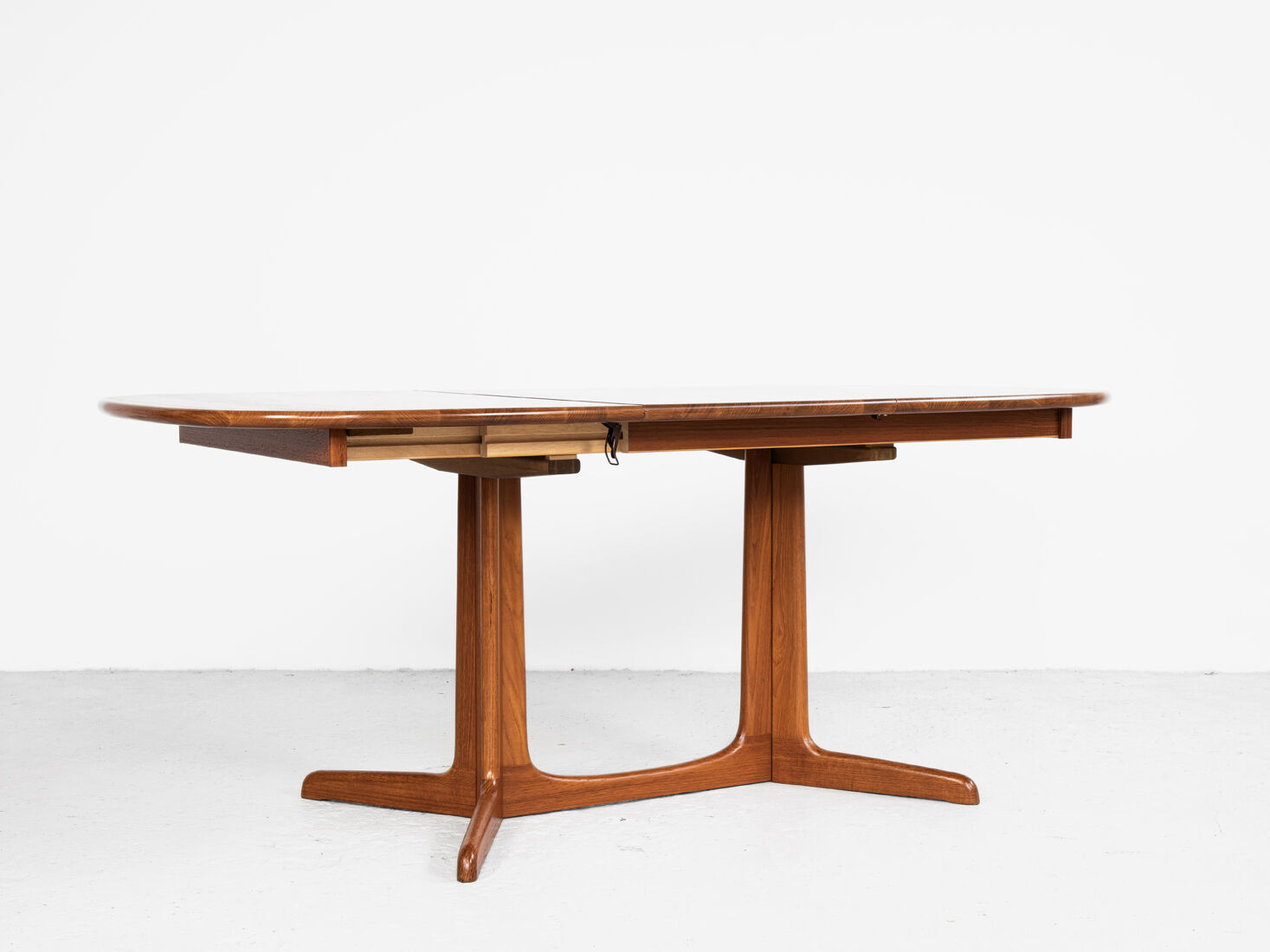 Table ovale danoise en teck avec 2 extensions