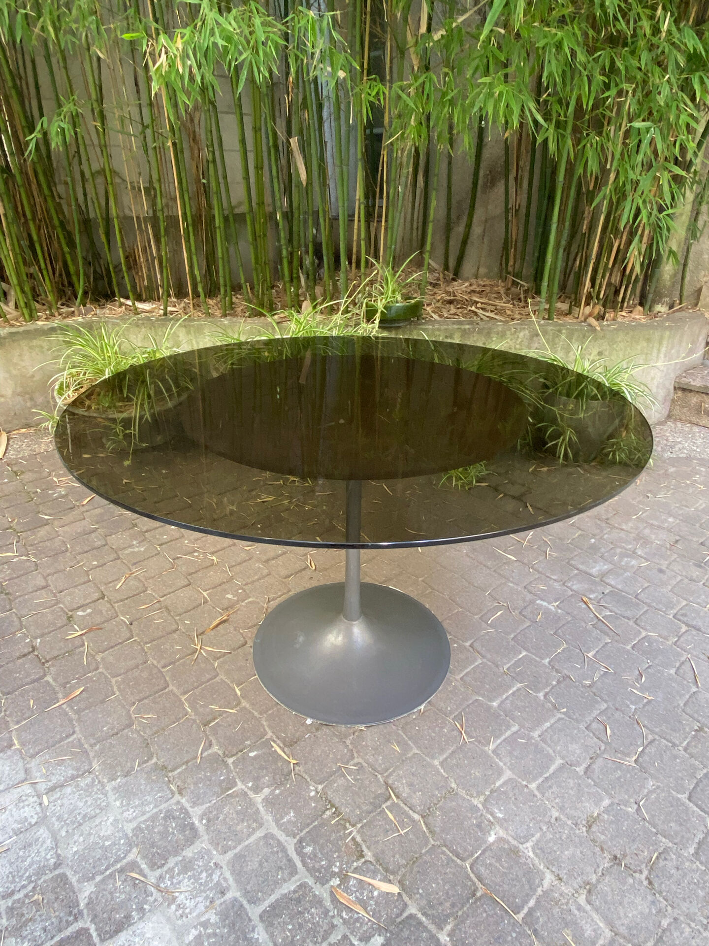 Tulip table
