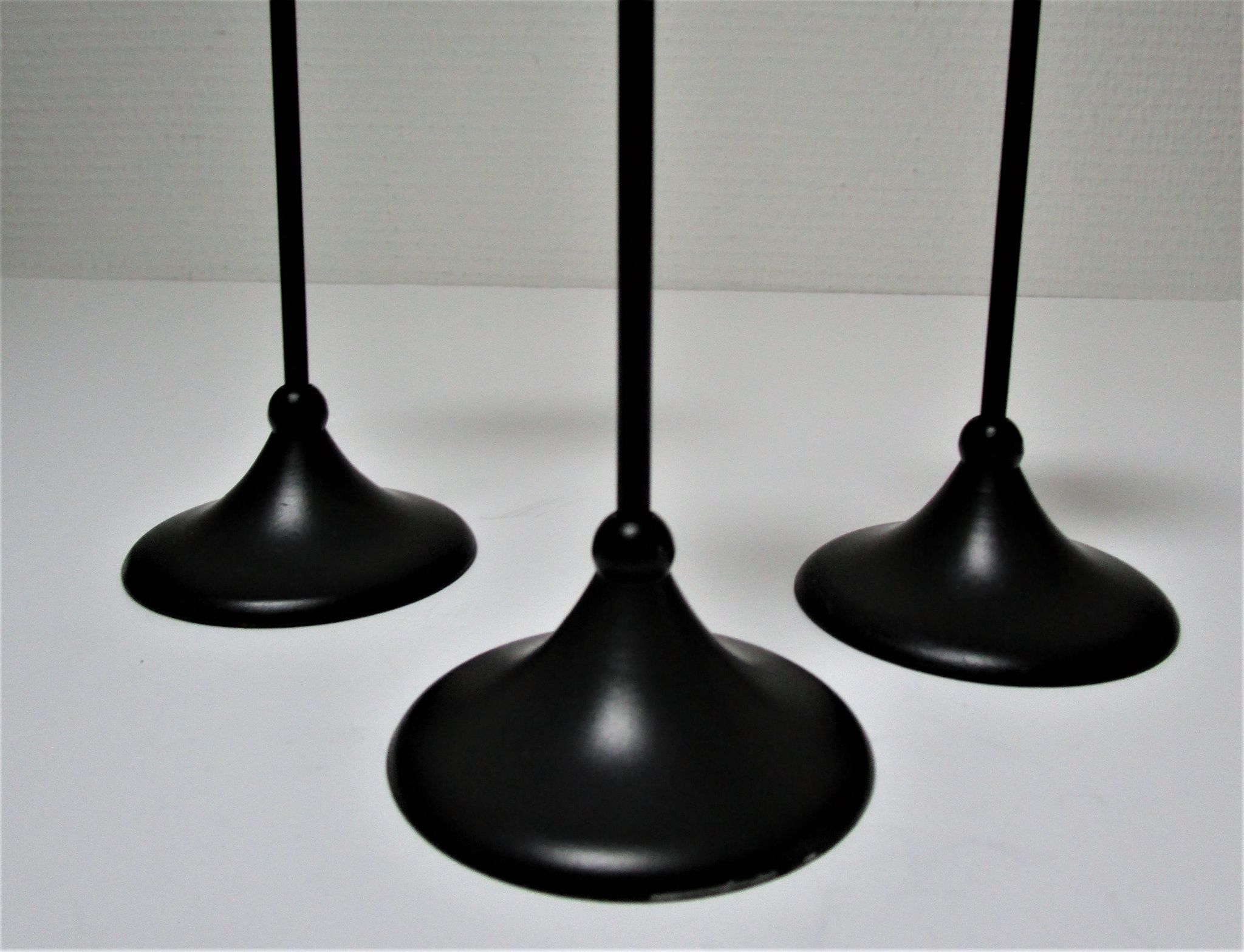 Trois bougeoirs métal laqué noir scandinaves