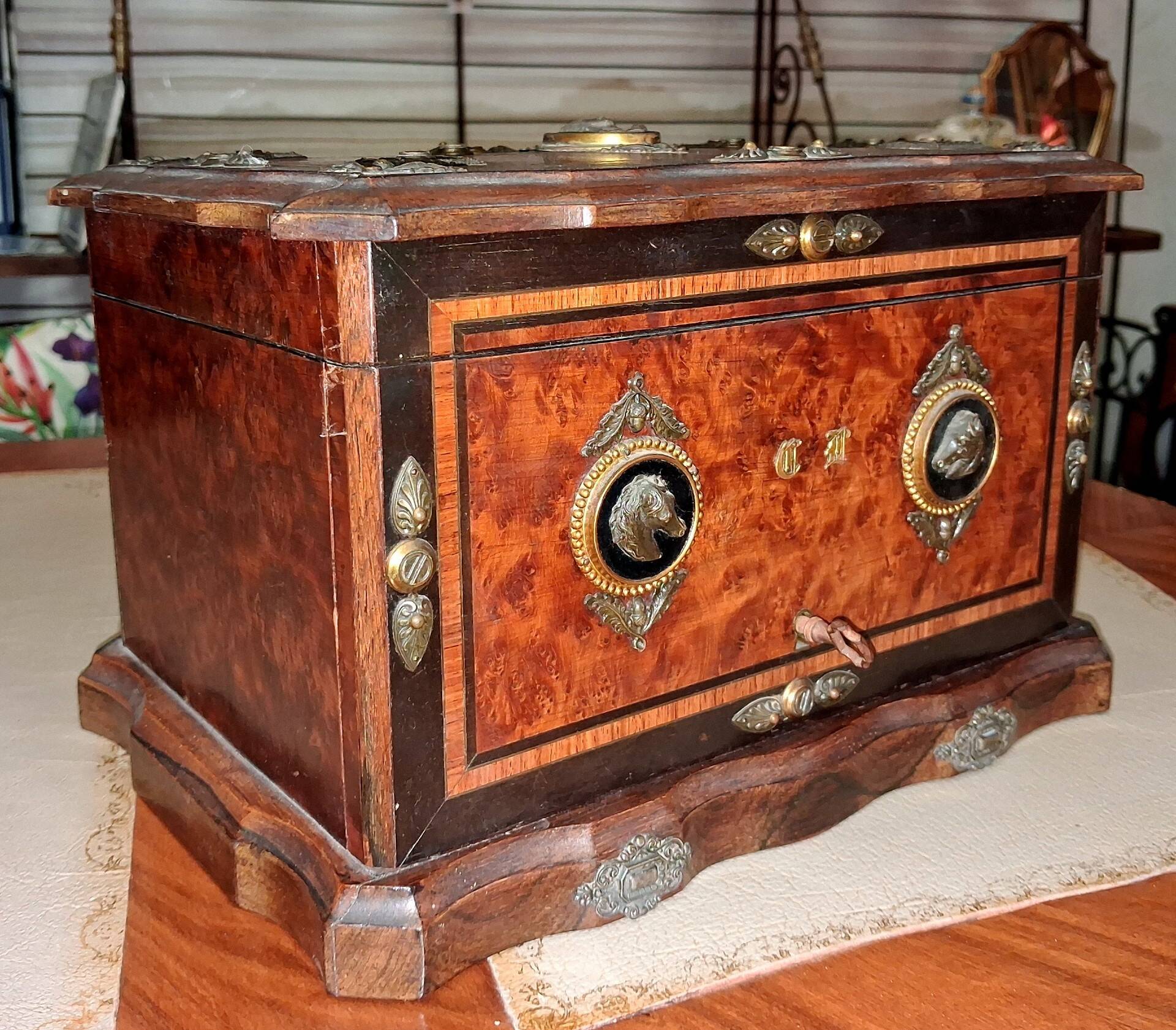 Cigar cabinet / Cigar box in burl wood and decorative bronze