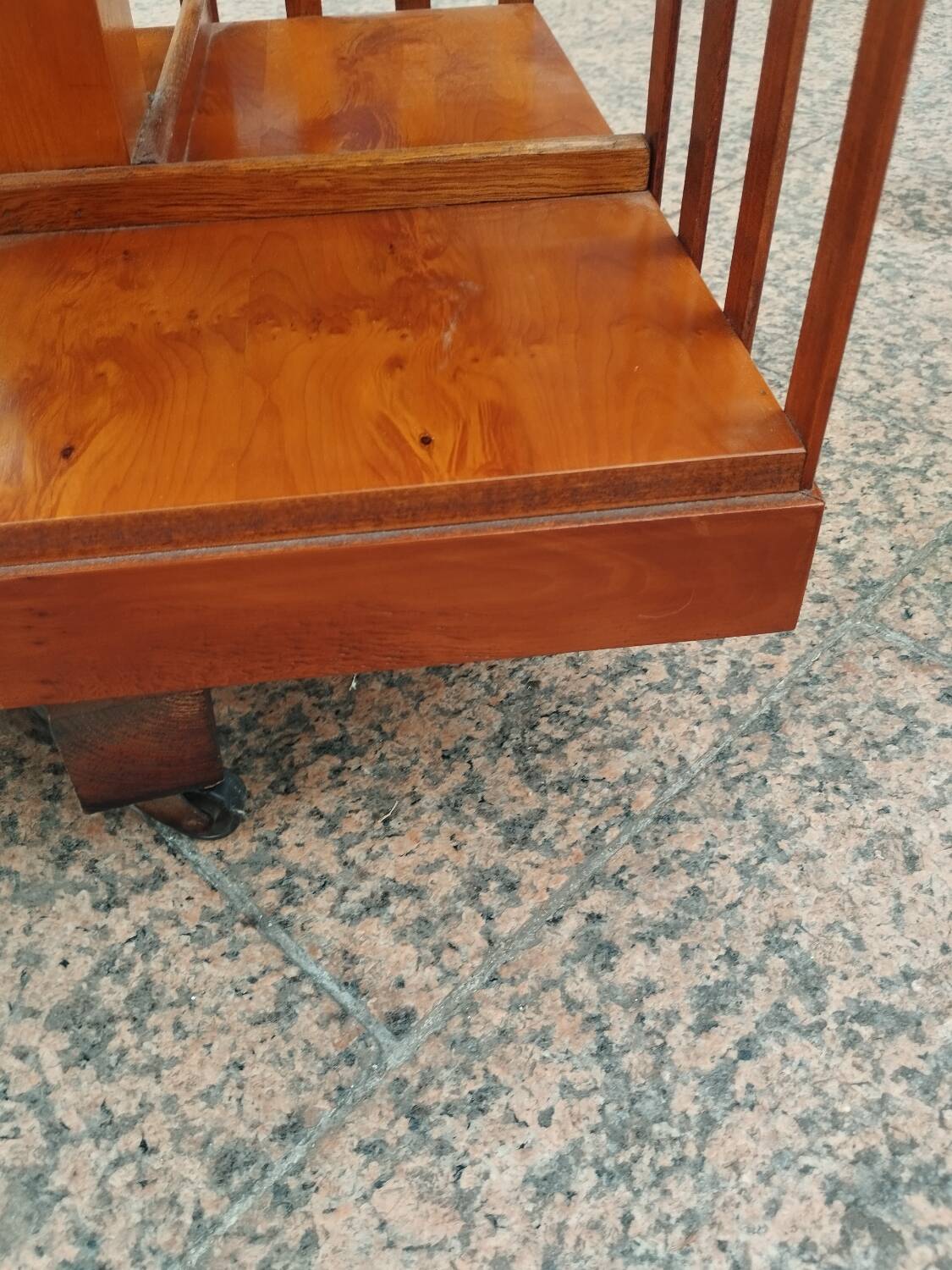 bibliothèque tournante ancienne