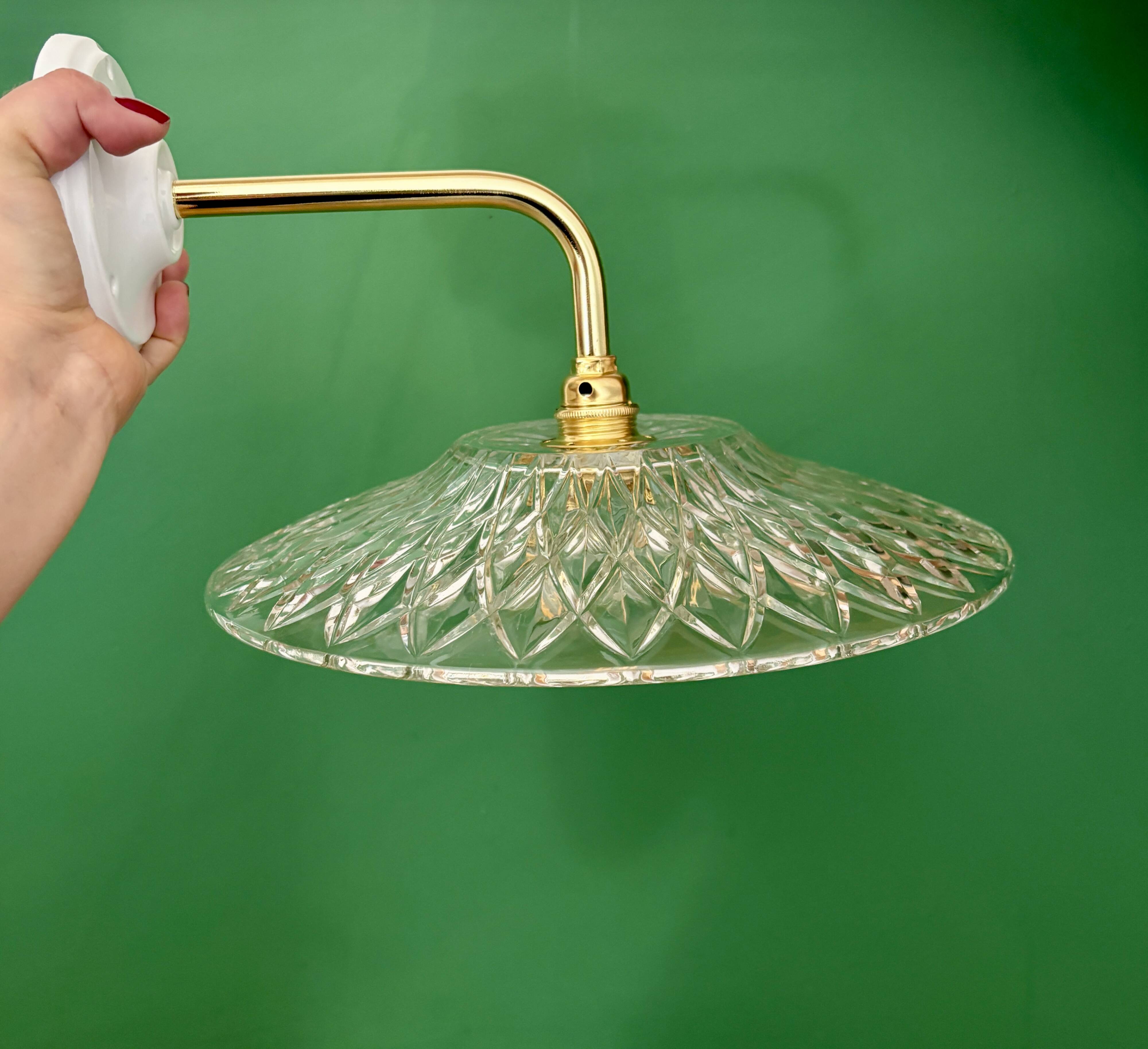 Coudé wall lamp with an old cut glass lampshade - tableware collection