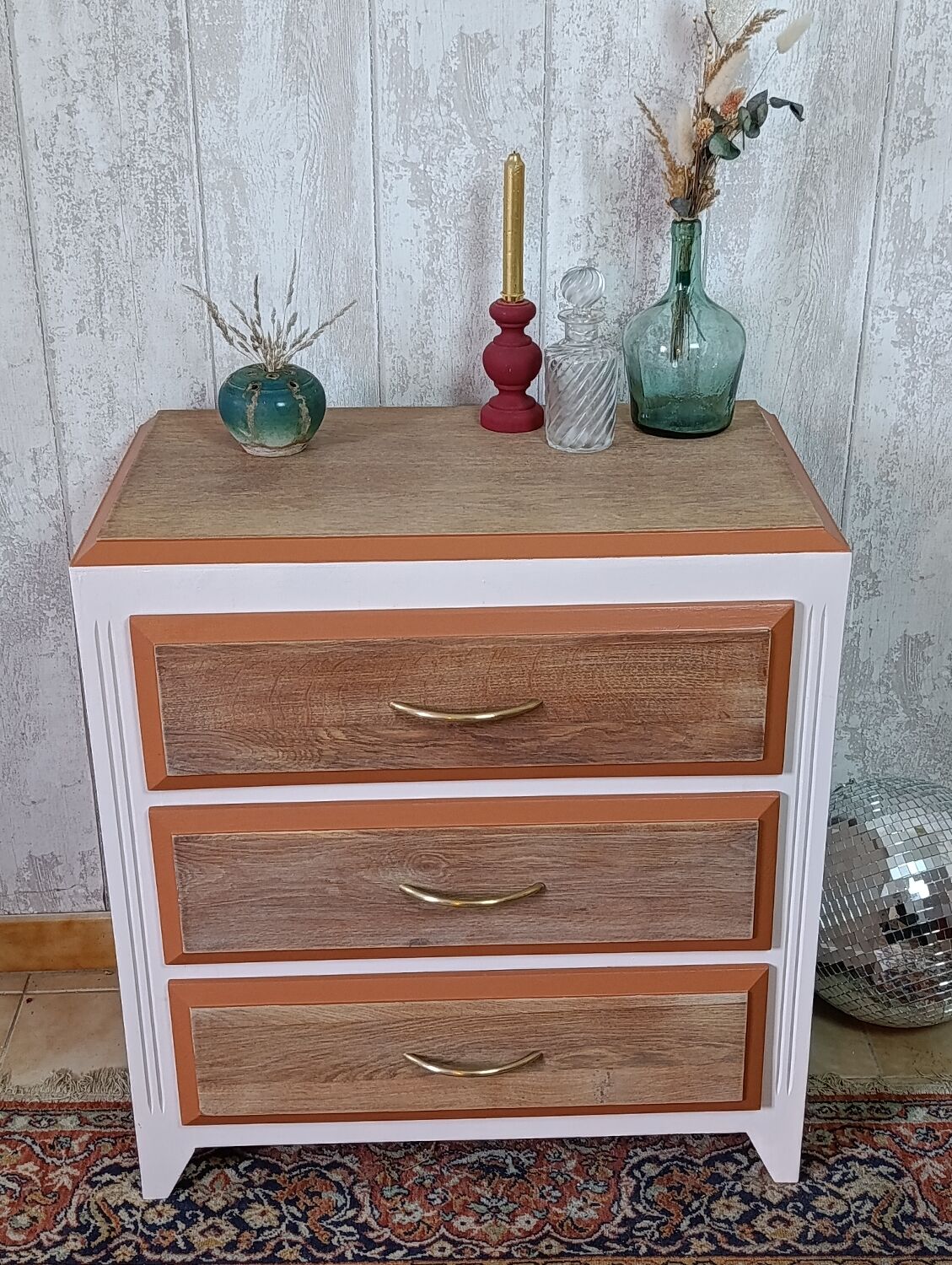 Small oak chest of drawers