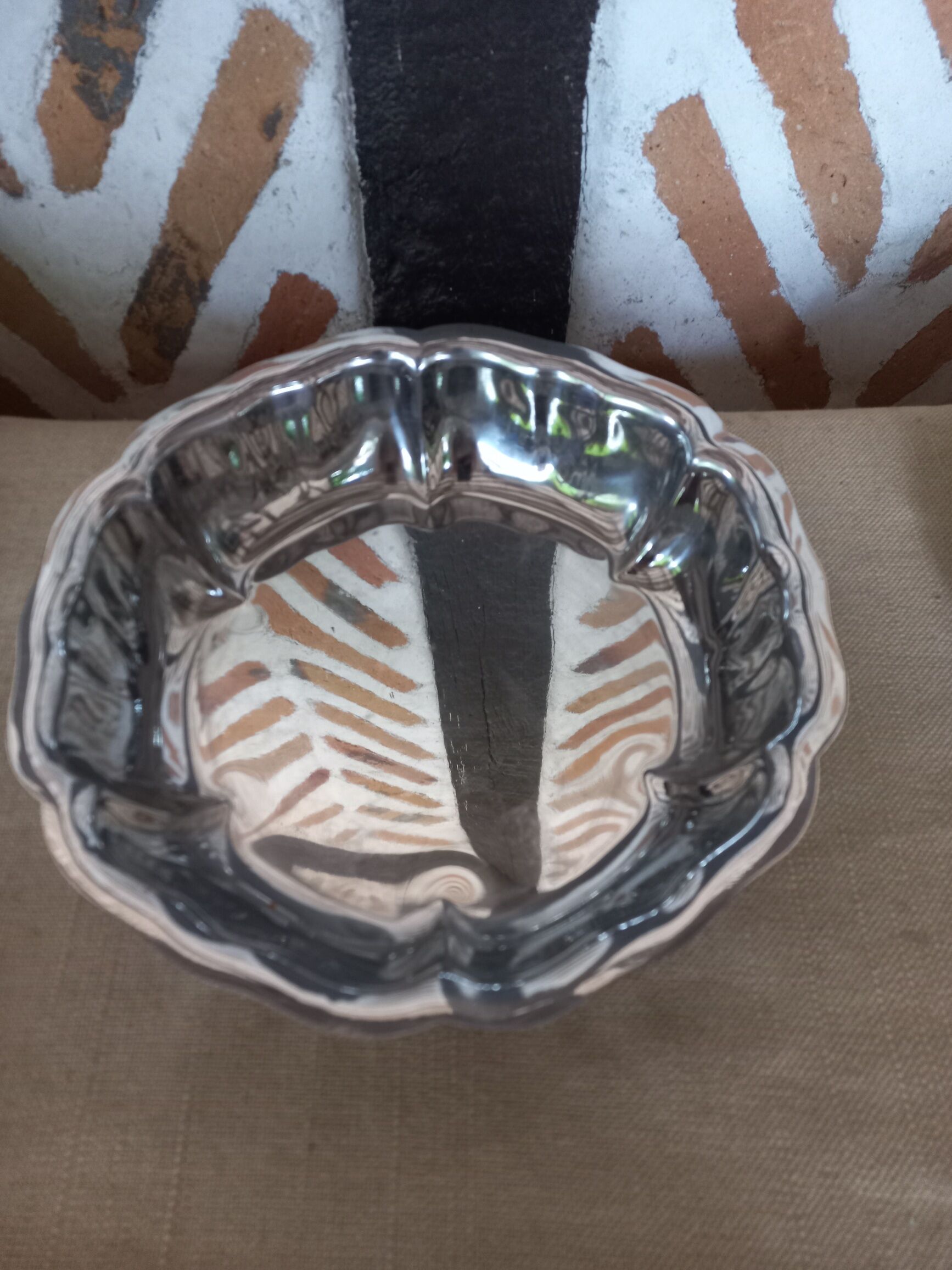 Set of 2 stainless steel hollow dishes