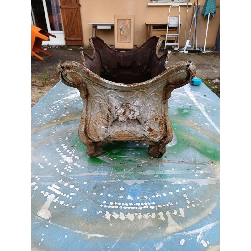 1 cast iron planter from 1900 from Charleville - Mézières
