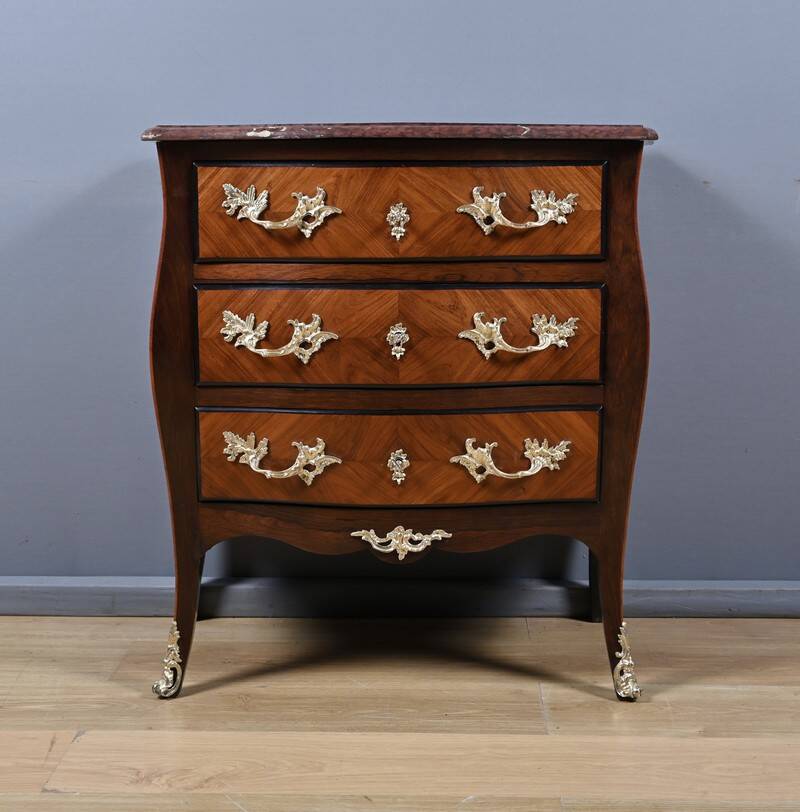 Small marquetry chest of drawers, Louis XV style – mid 19th century