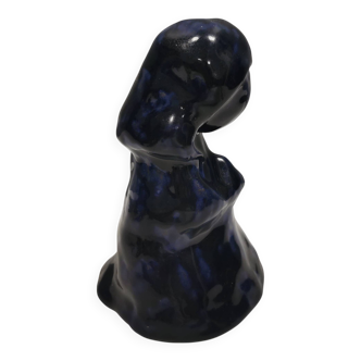 Figure de dame en faïence à glaçure bleue brillante