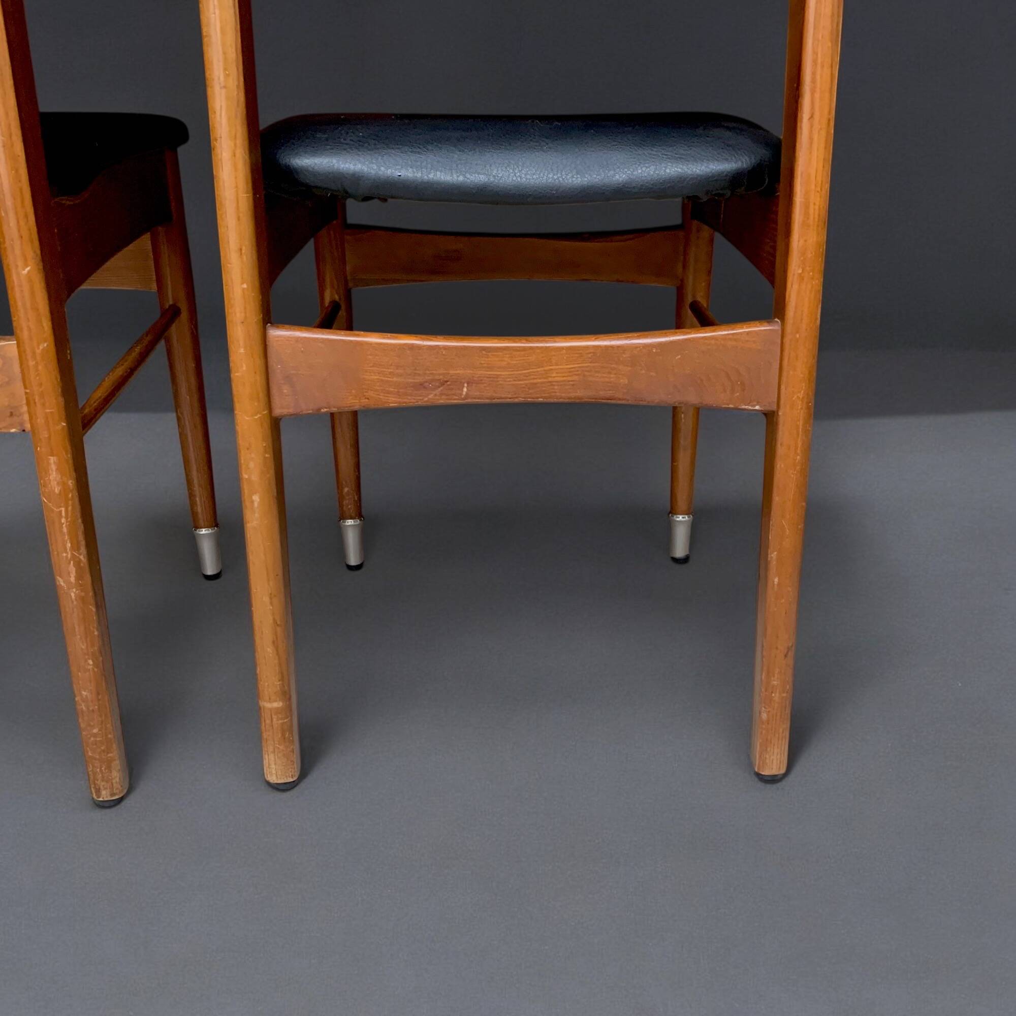 Pair of Scandinavian chairs in wood and black skai