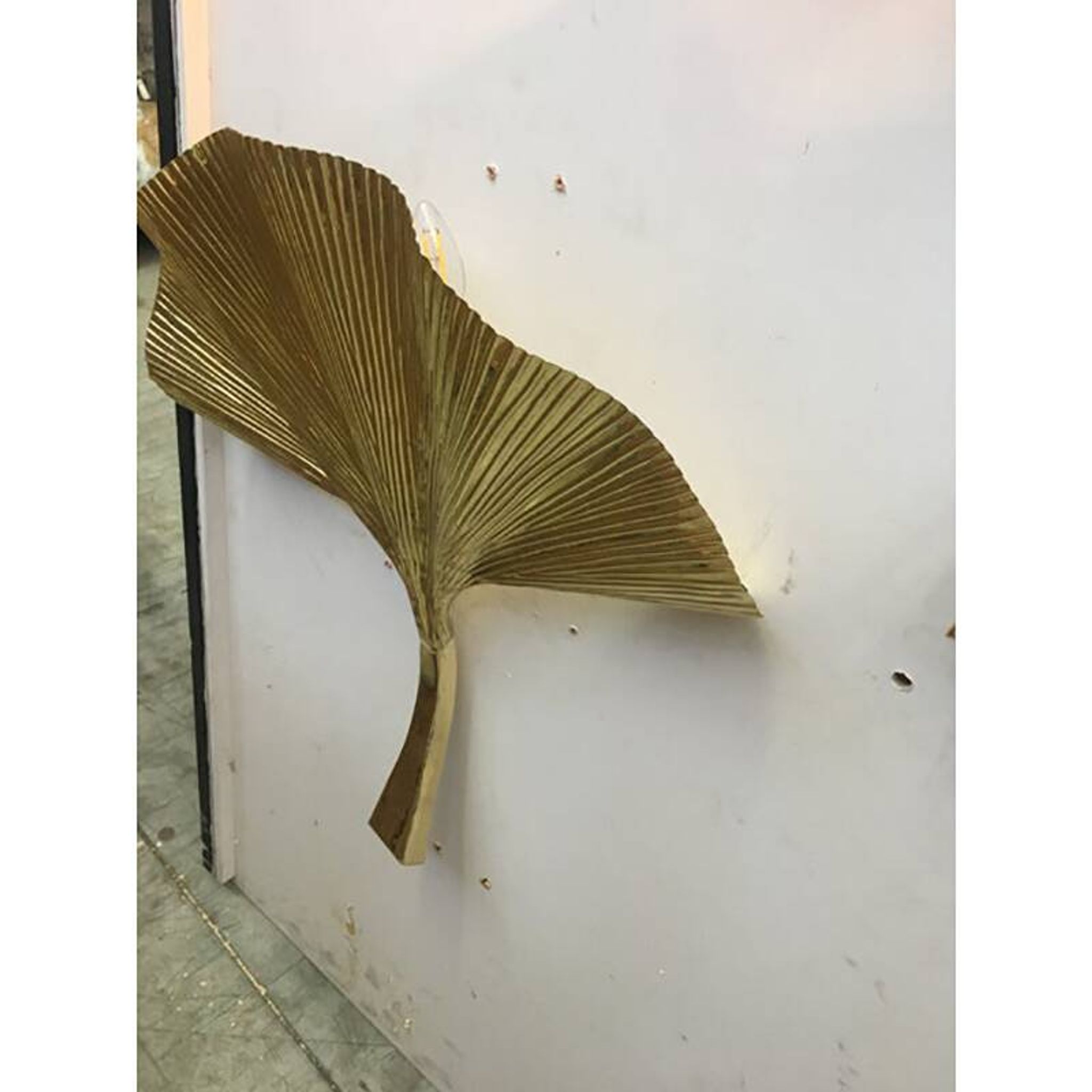 Paire d'appliques feuille en métal doré
