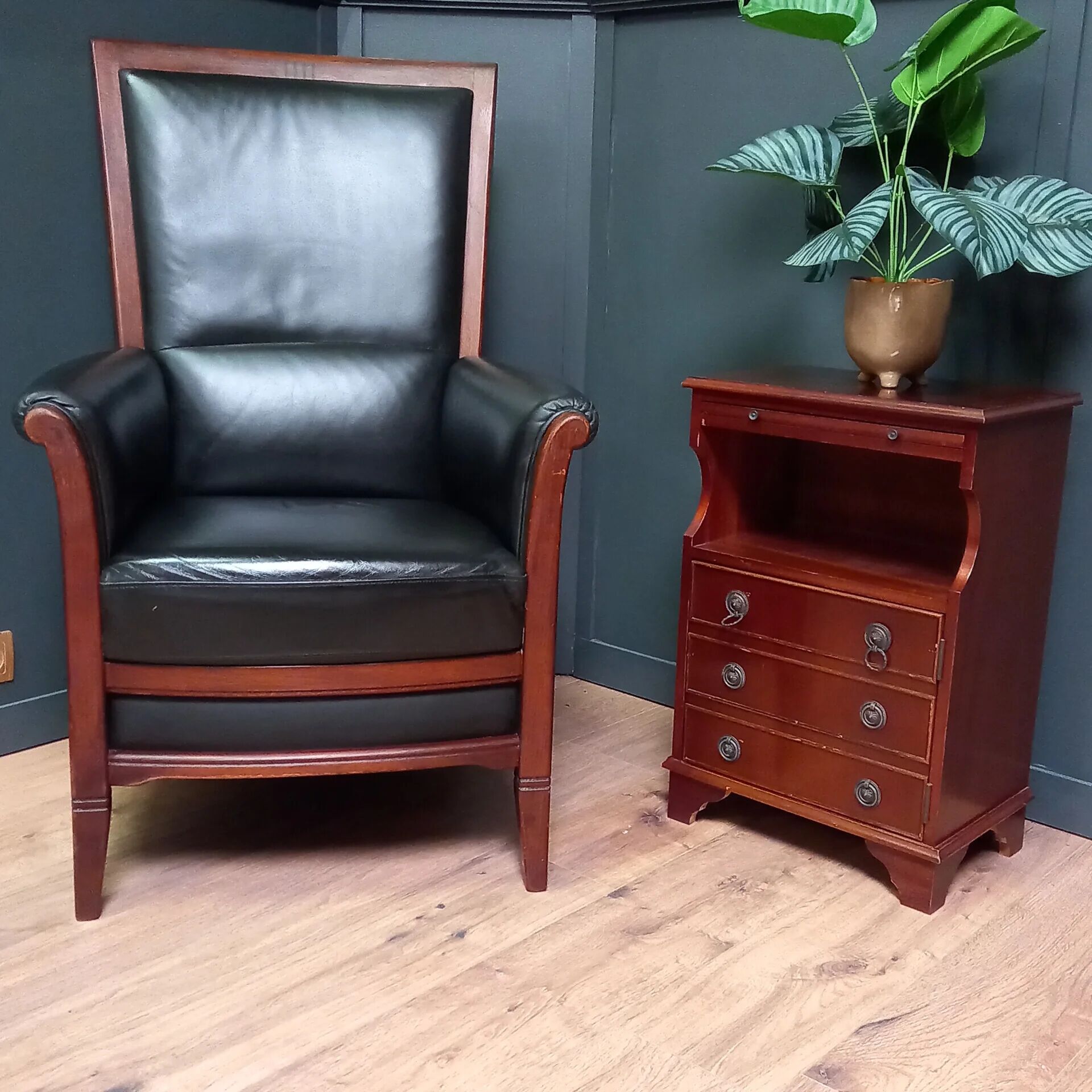 Small vintage bachelor's cabinet - bedside table