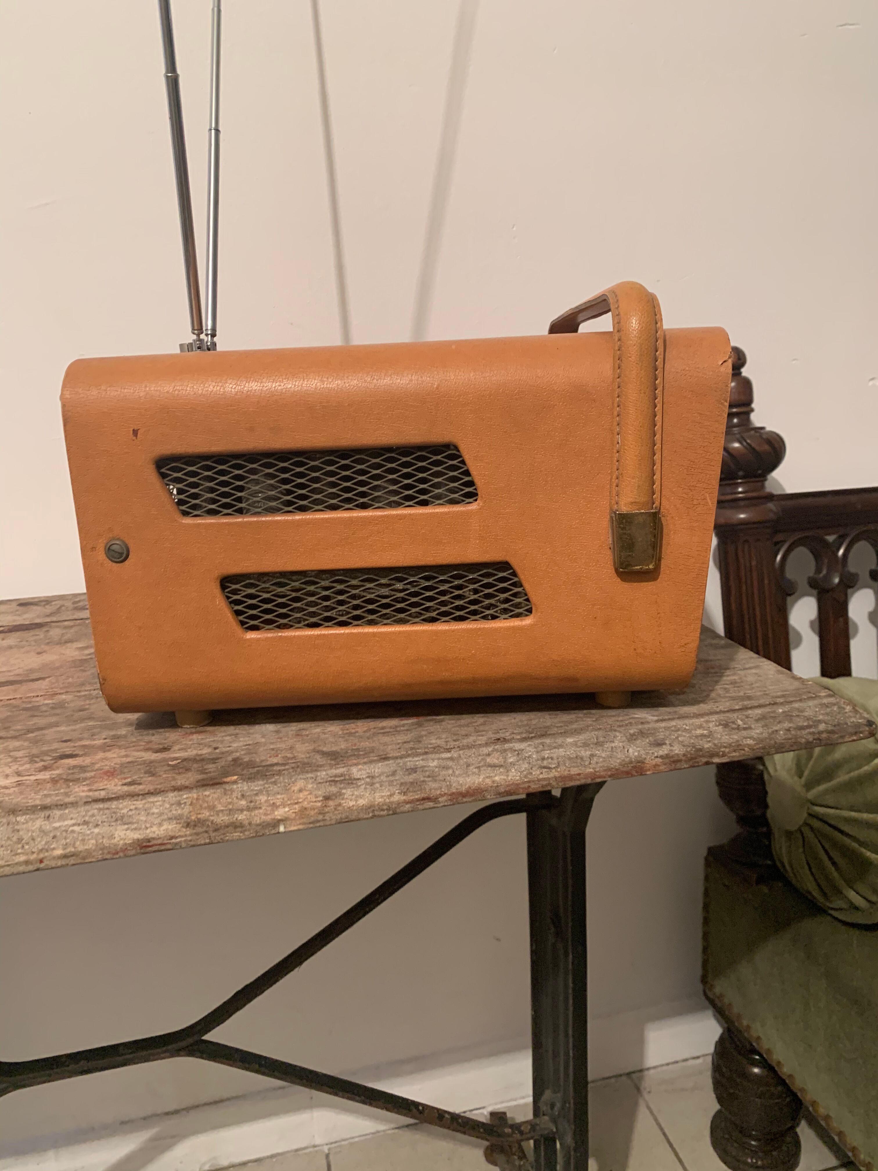 Télévision portable vintage années 60 1960