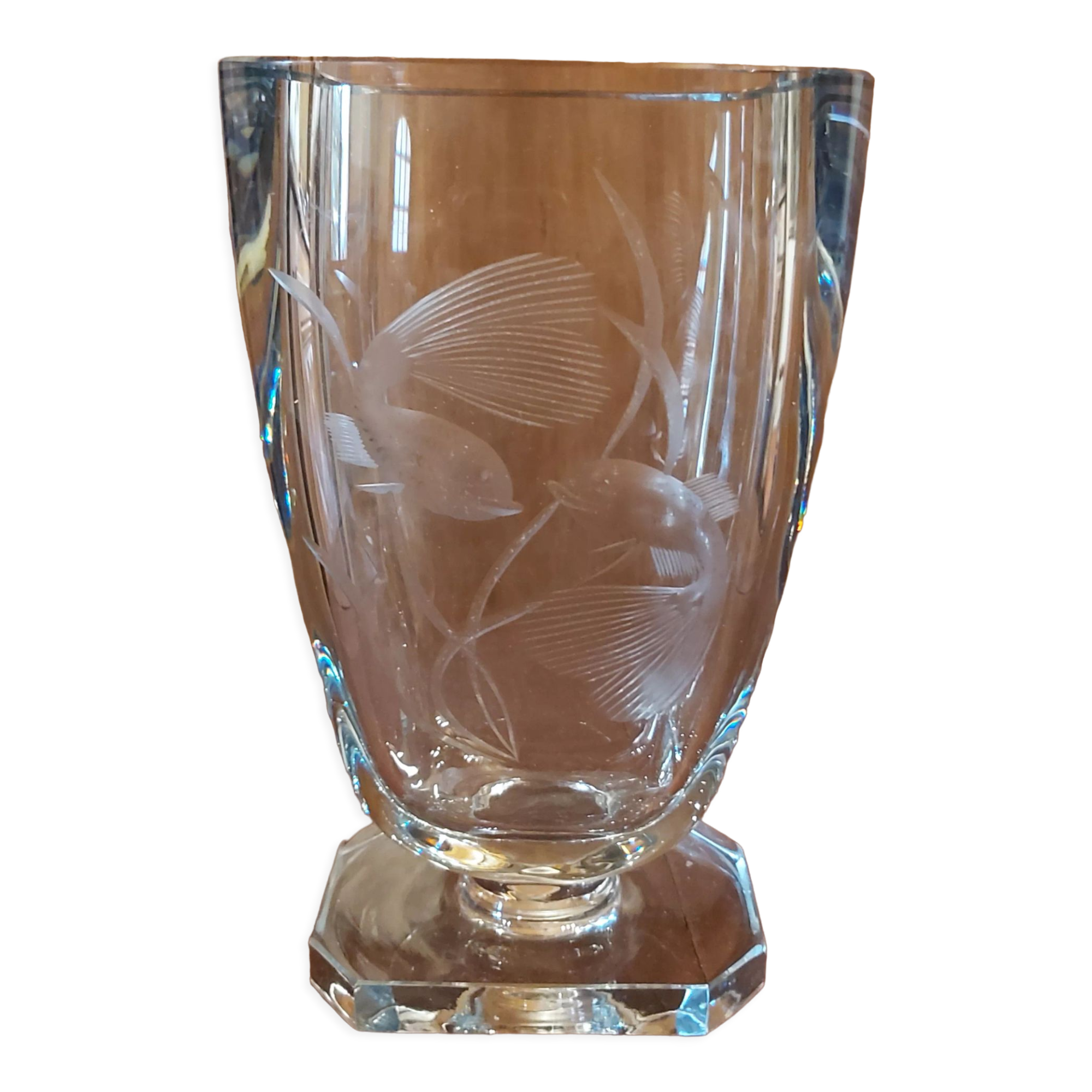 Crystal vase carved fish decoration