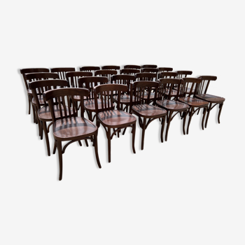 Set of 17 bistro chairs with bars