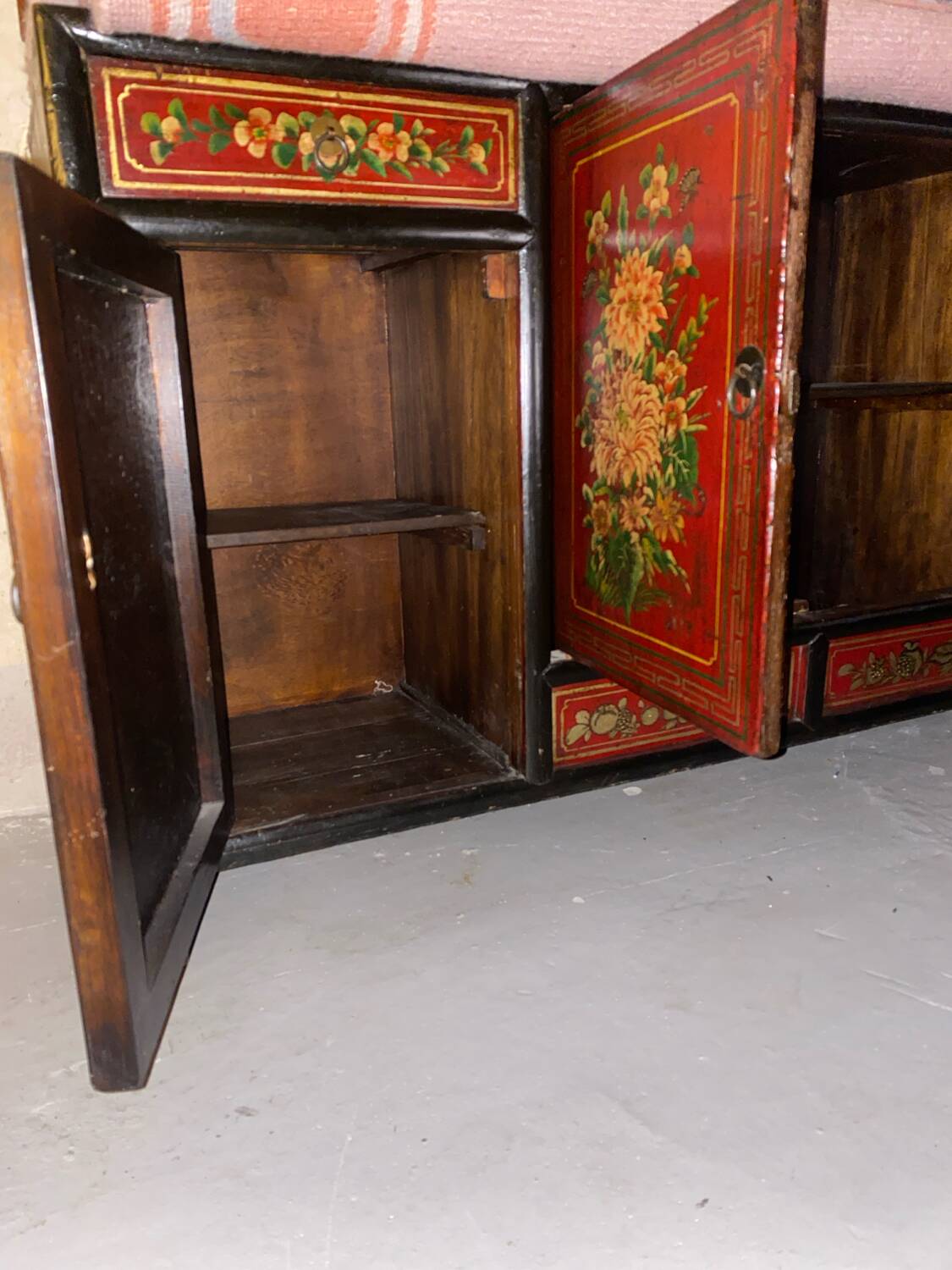 Buffet furniture / Chinese painting