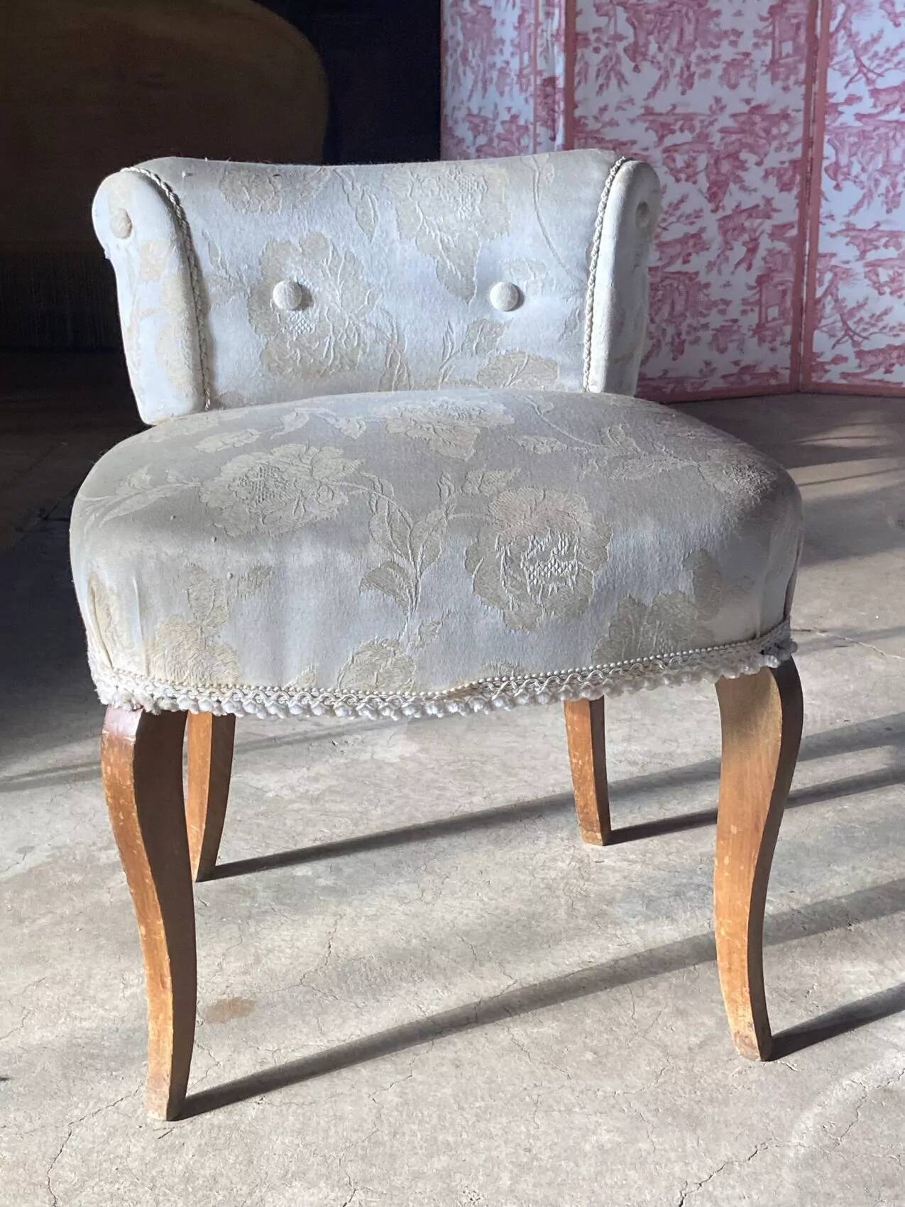 Petit siège de coiffeuse – Fauteuil vintage années 50 Chintz ivoire