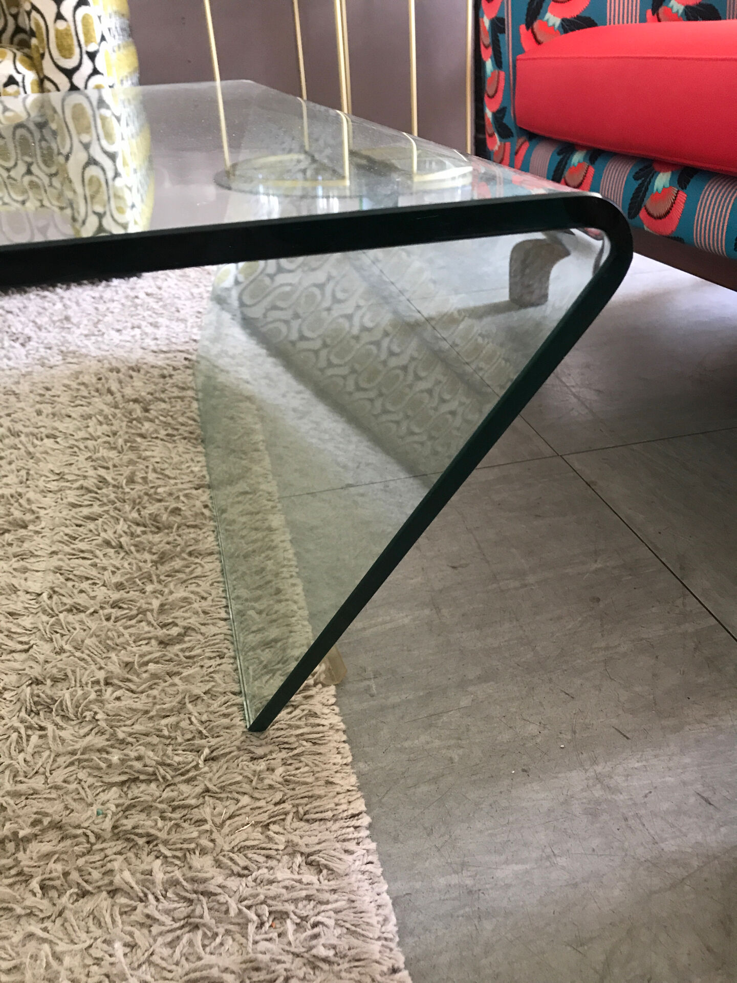 Sleek glass coffee table design