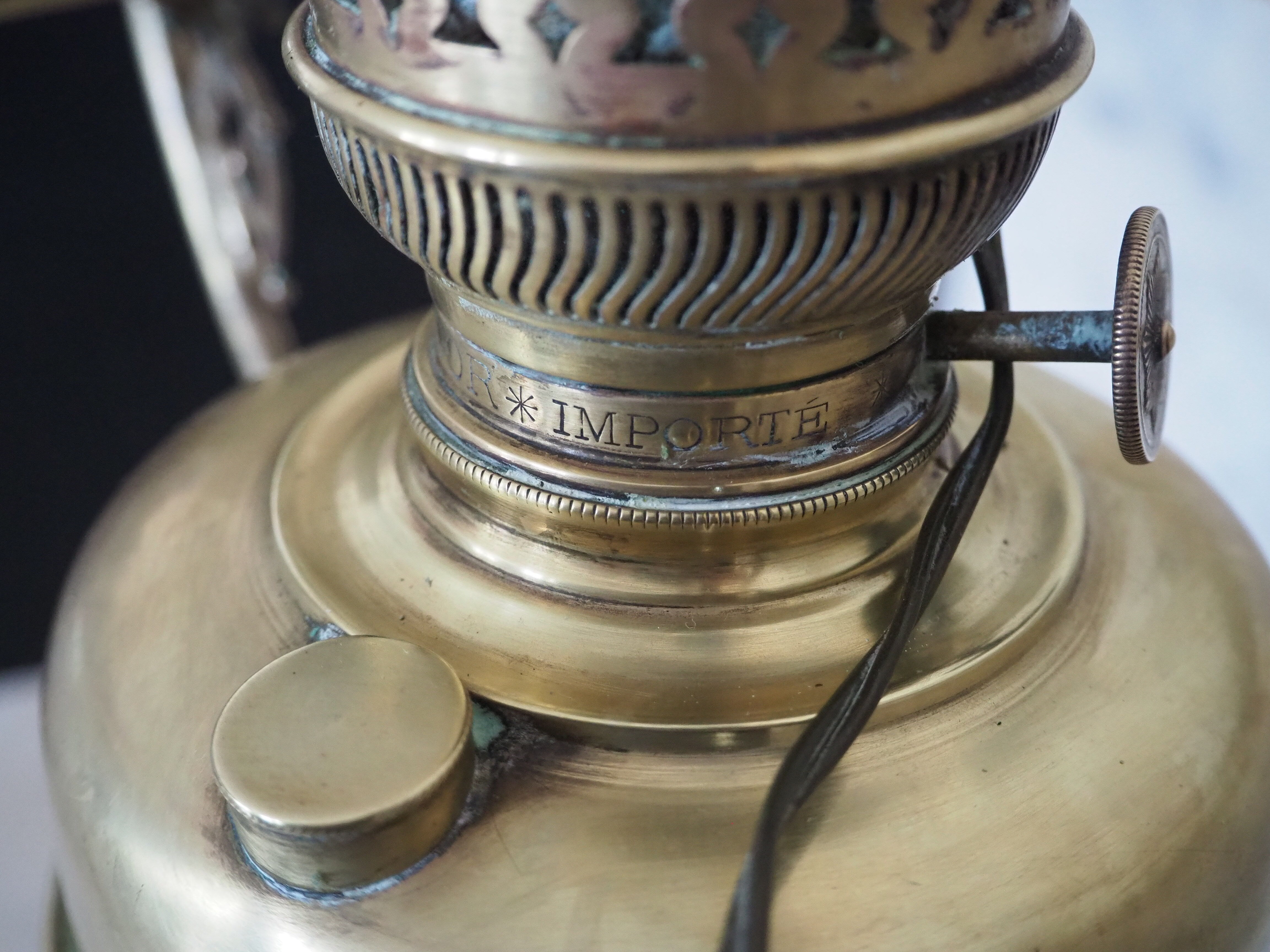 Old suspension in opaline and brass