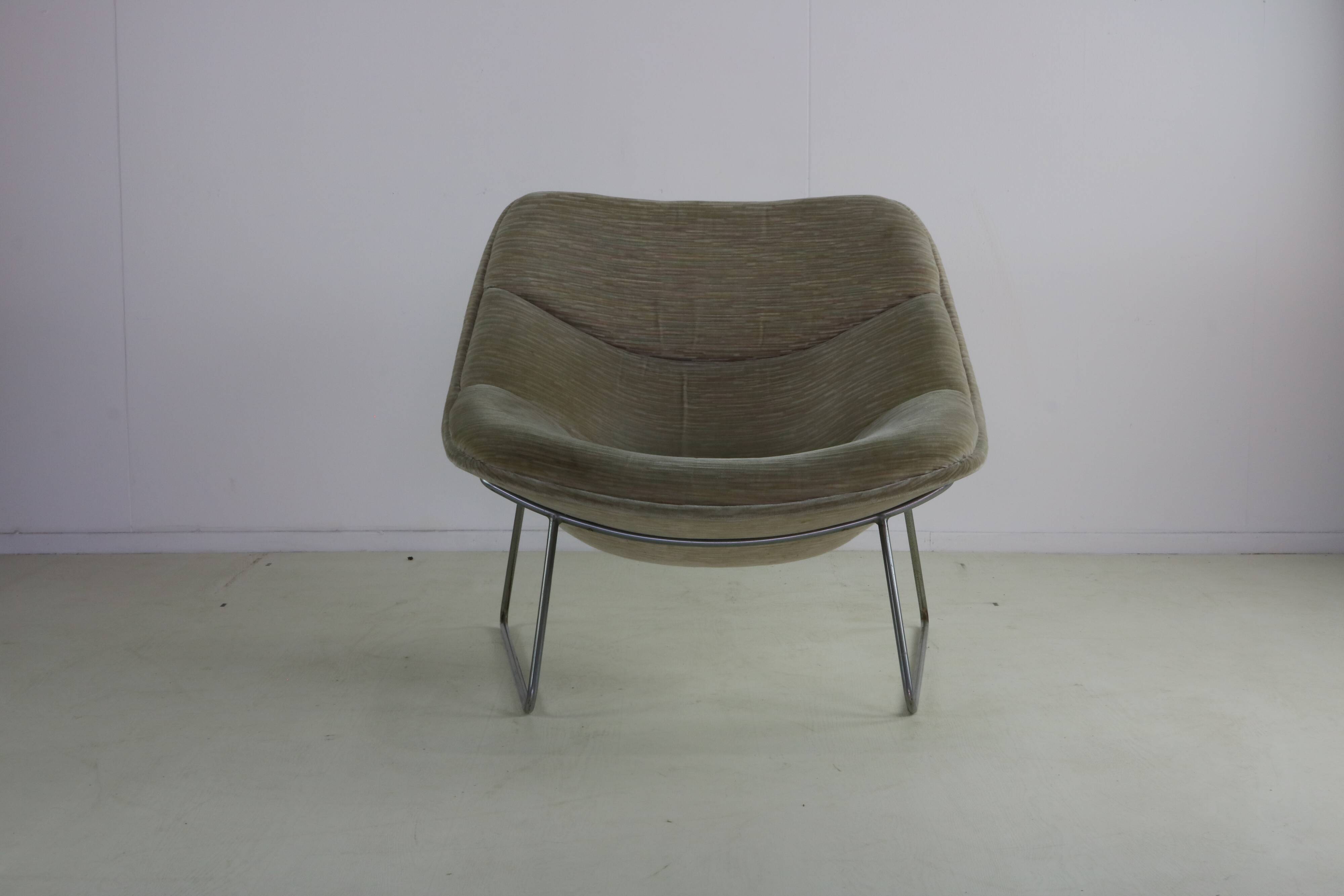 Sixties design lounge chair by Pierre Paulin for Artifort