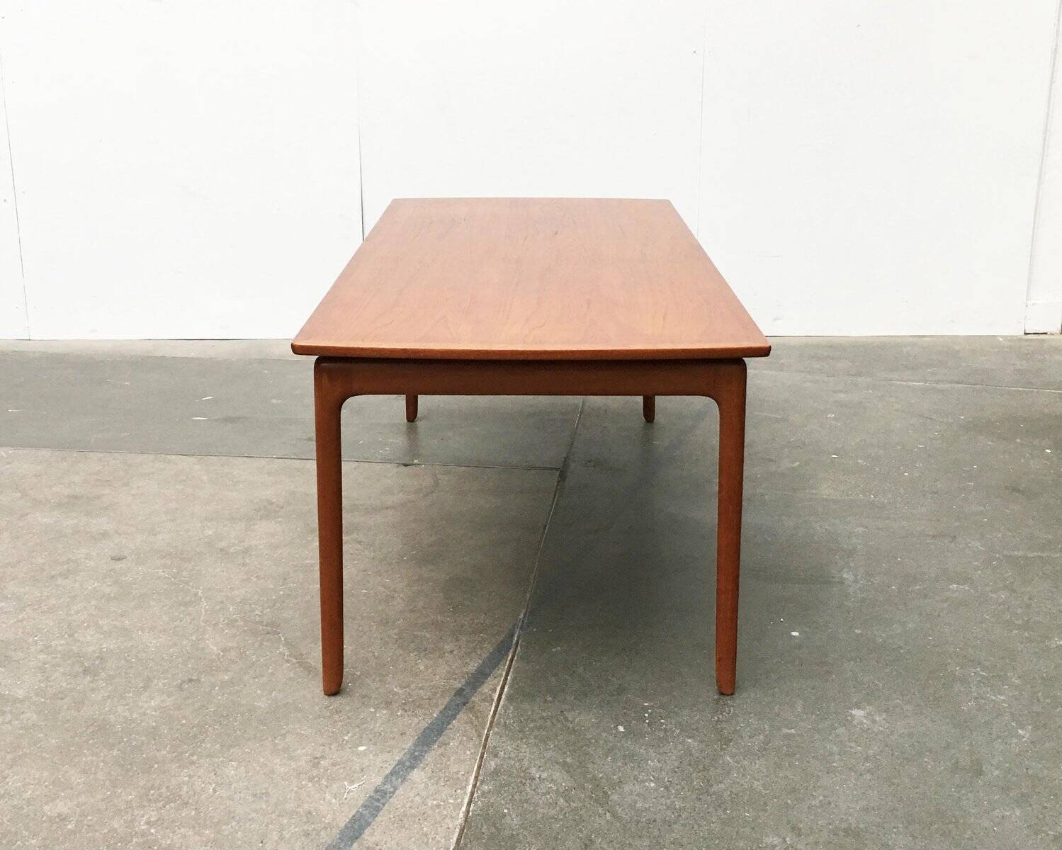 Mid-century teak coffee table by Ole Wanscher for Poul Jeppesens Møbelfabrik.