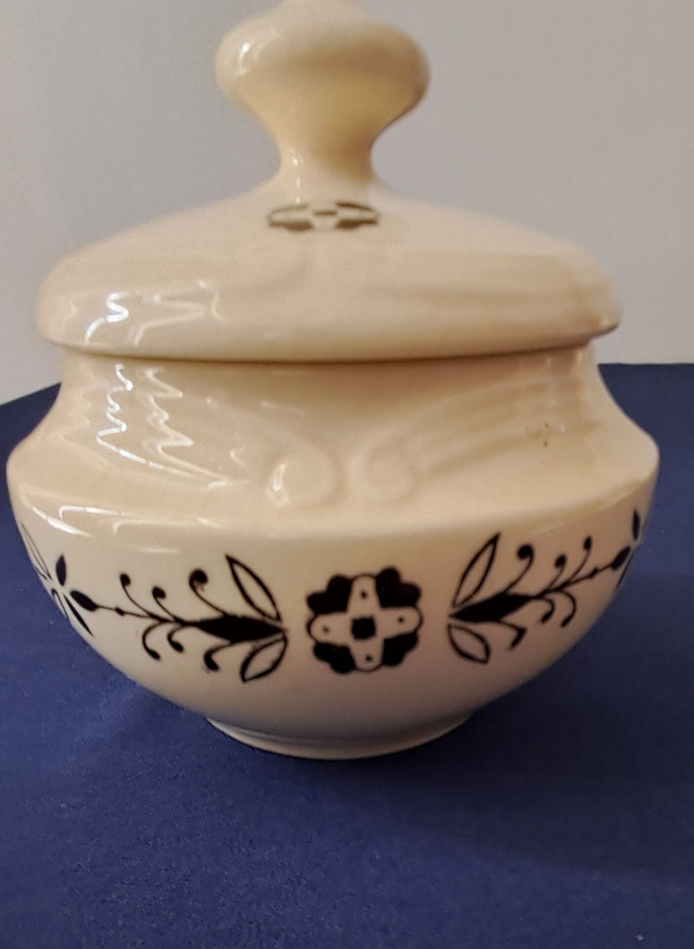 Jug and sugar bowl from Valenciennes by the Gien pottery. Vintage.