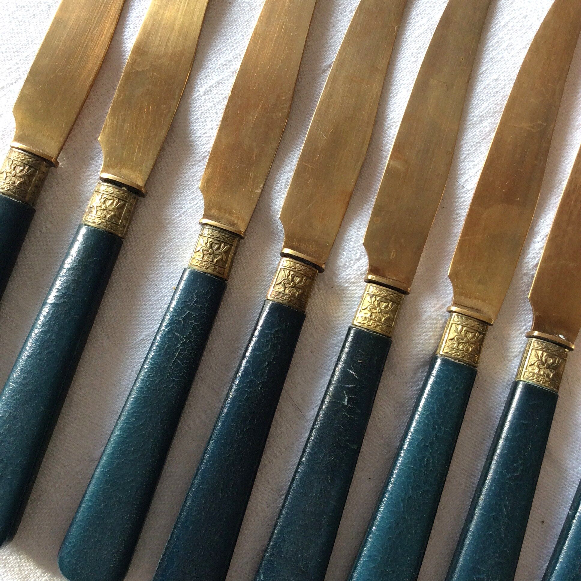 24-piece golden dessert cutlery set