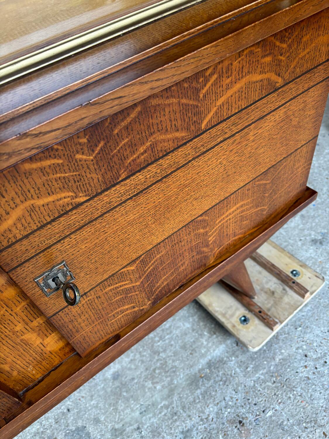 Vintage display cabinet compass legs 1950