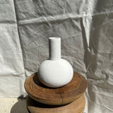 Handmade soliflore drop vase in terracotta painted white h:20 d:15