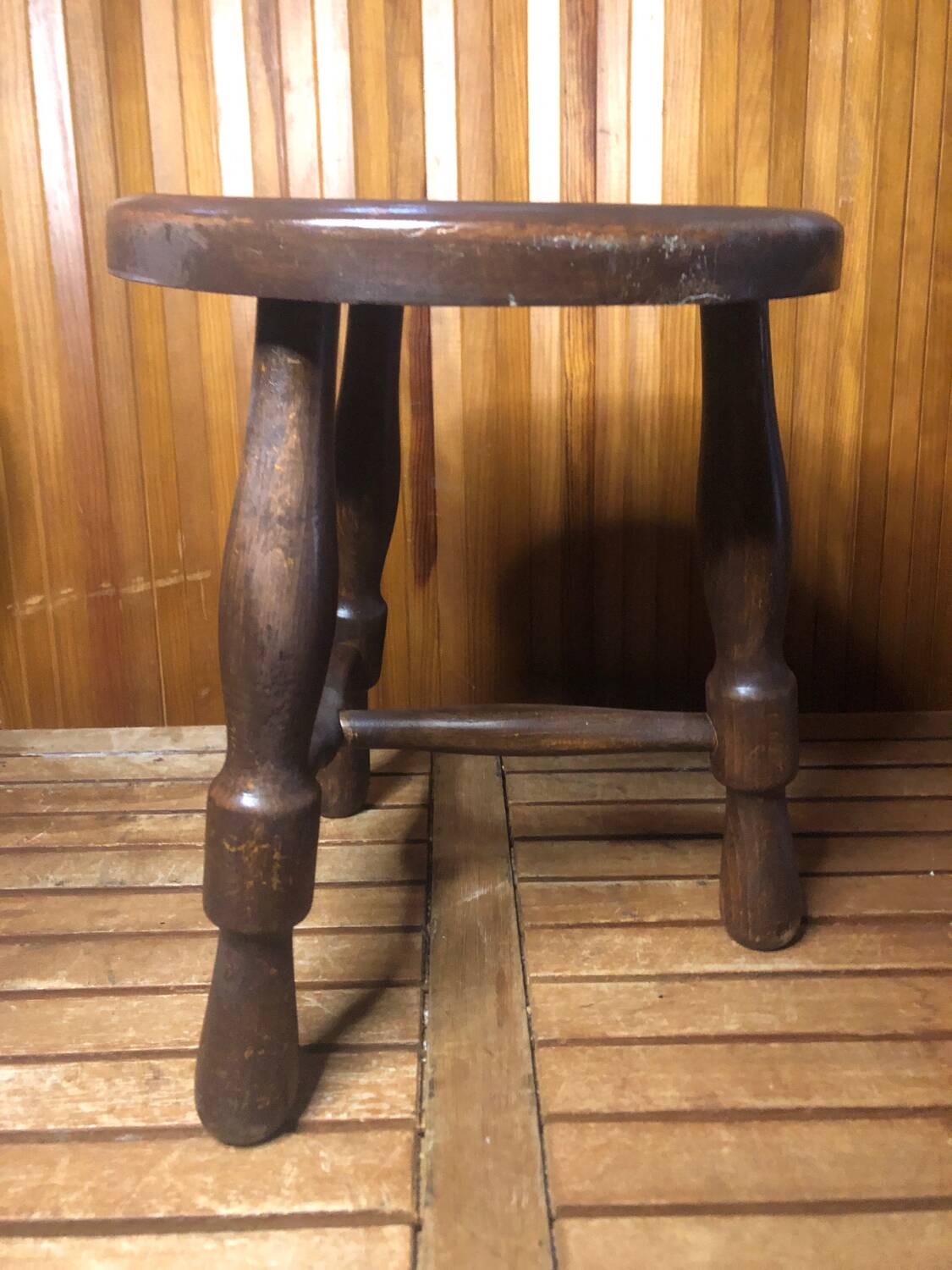 Vintage turned wood tripod milking stool #a579