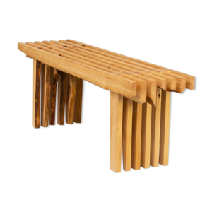 banc à lattes en bois