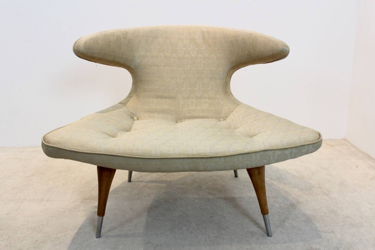 Fauteuil « Horn Chair » de Karpen of California en tissu doré et noyer