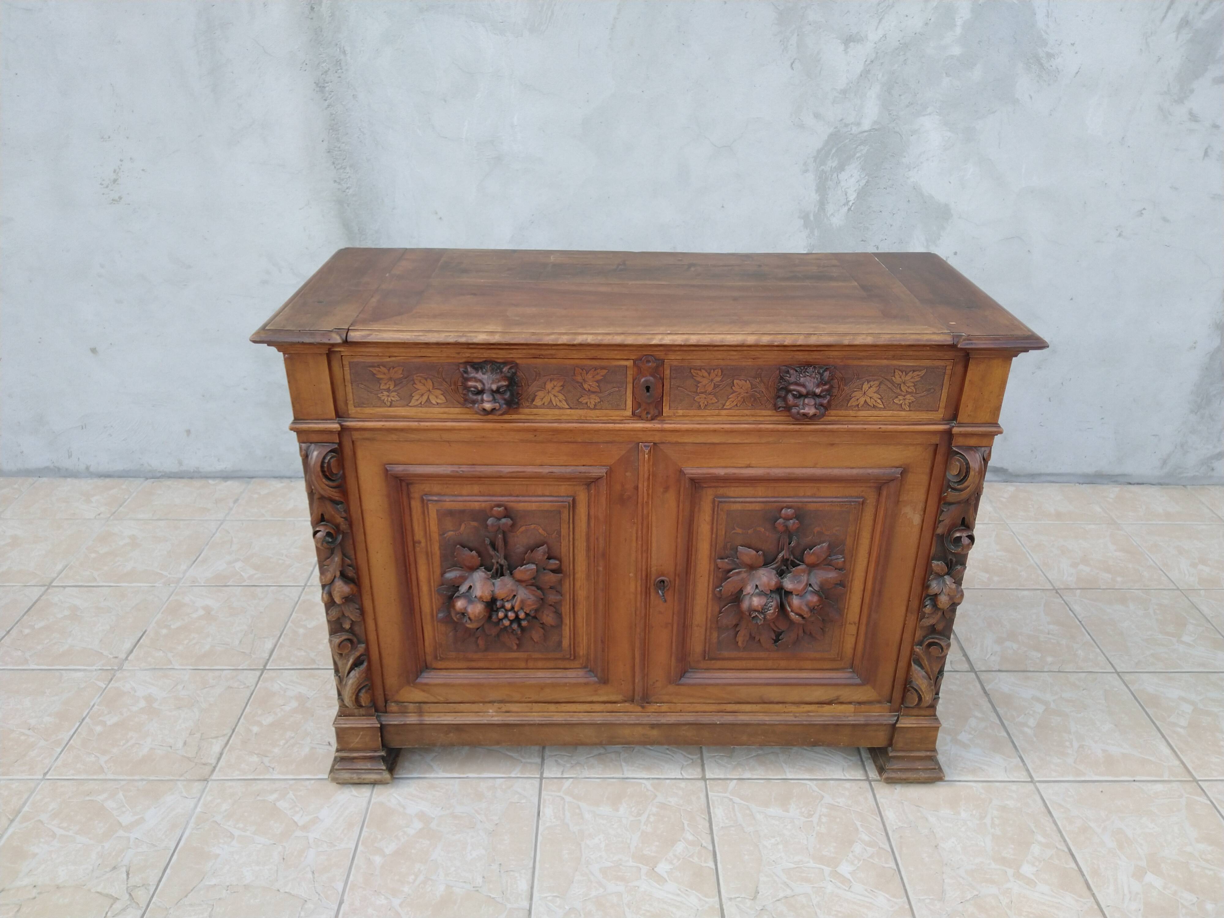 Low Renaissance style buffet in 19th century walnut