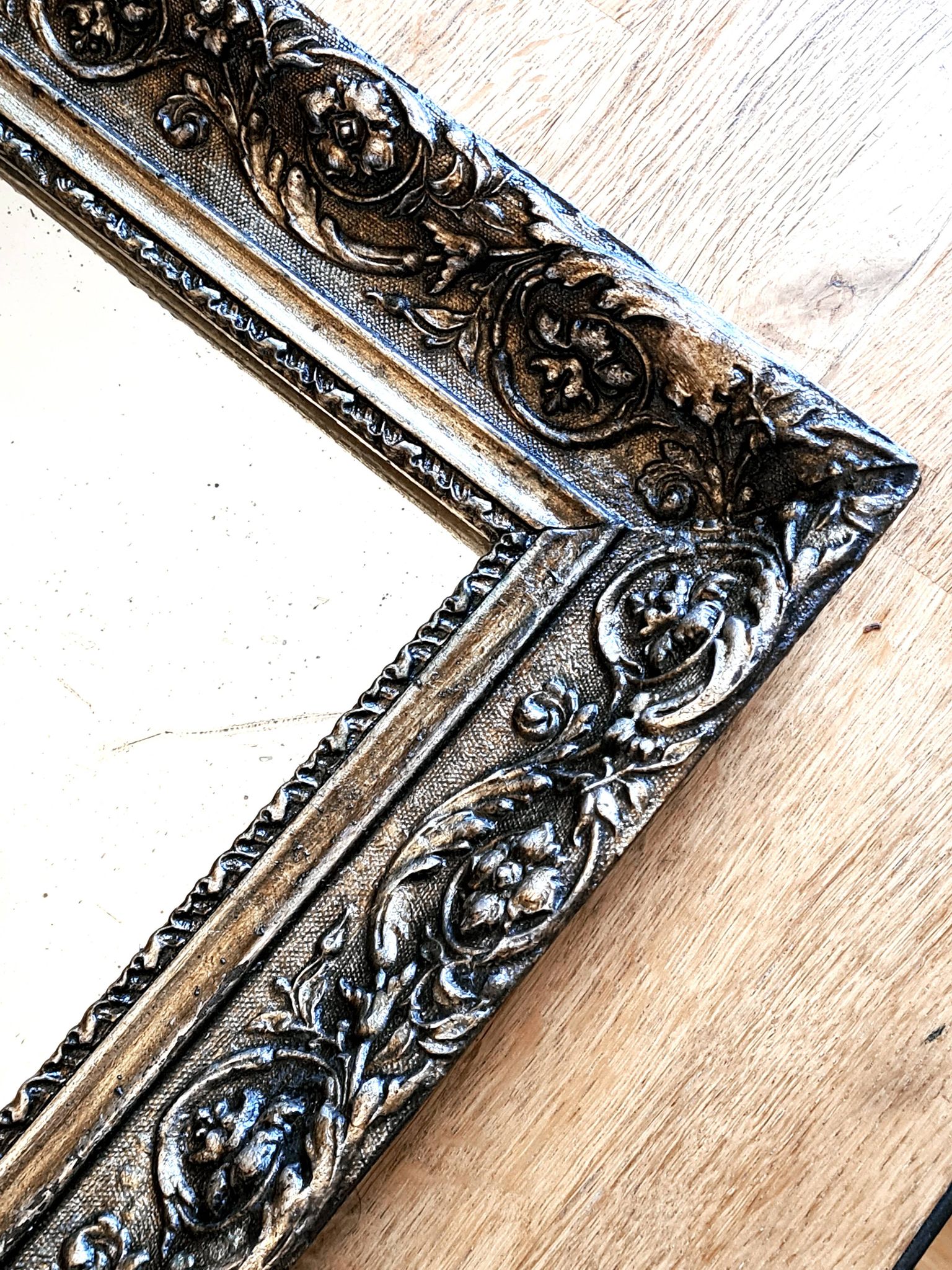 Antique silvered mirror "Barthélémy" – elegance and poetry of time
