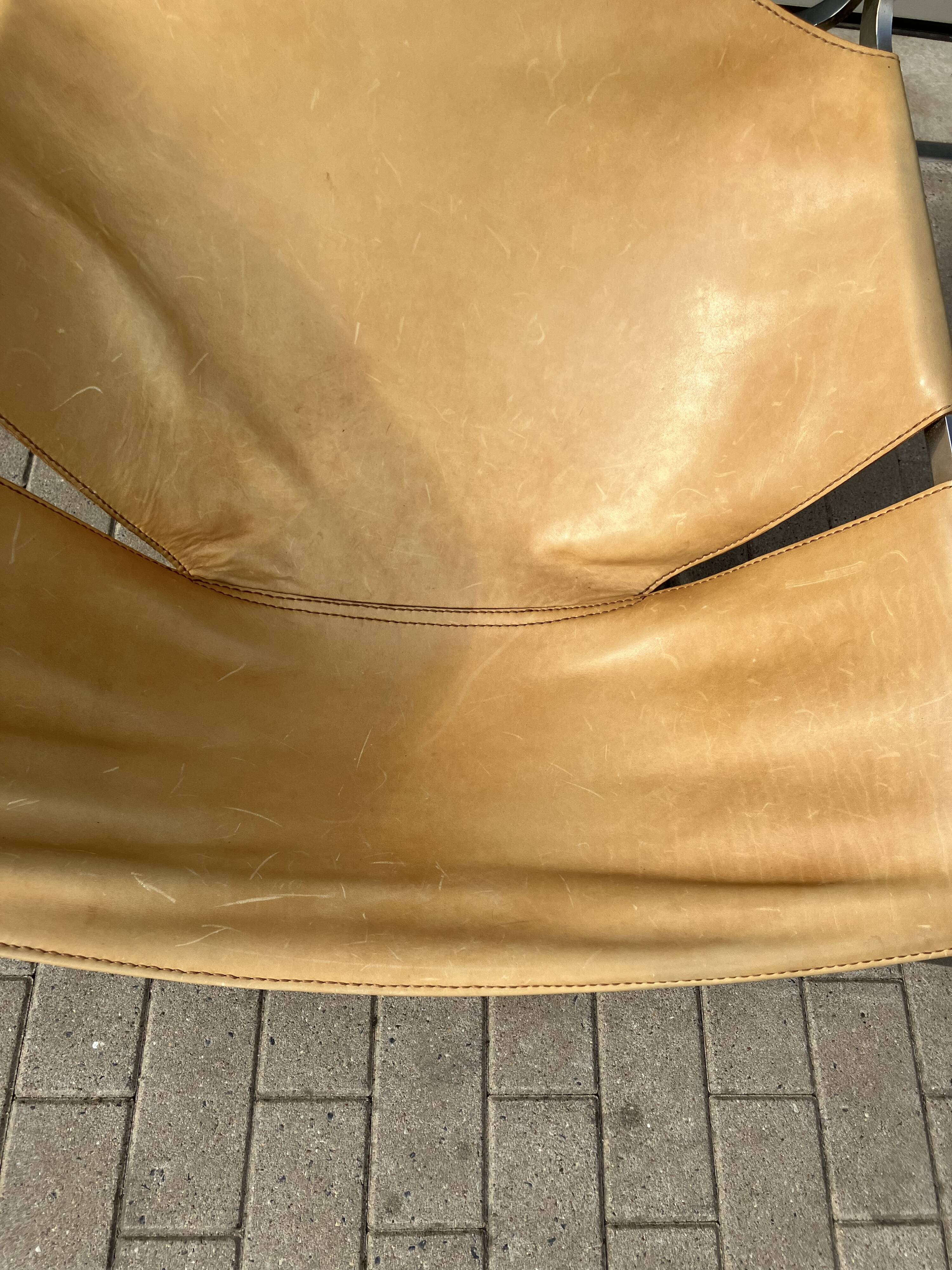Artifort F444 van Pierre Paulin, natural camel leather